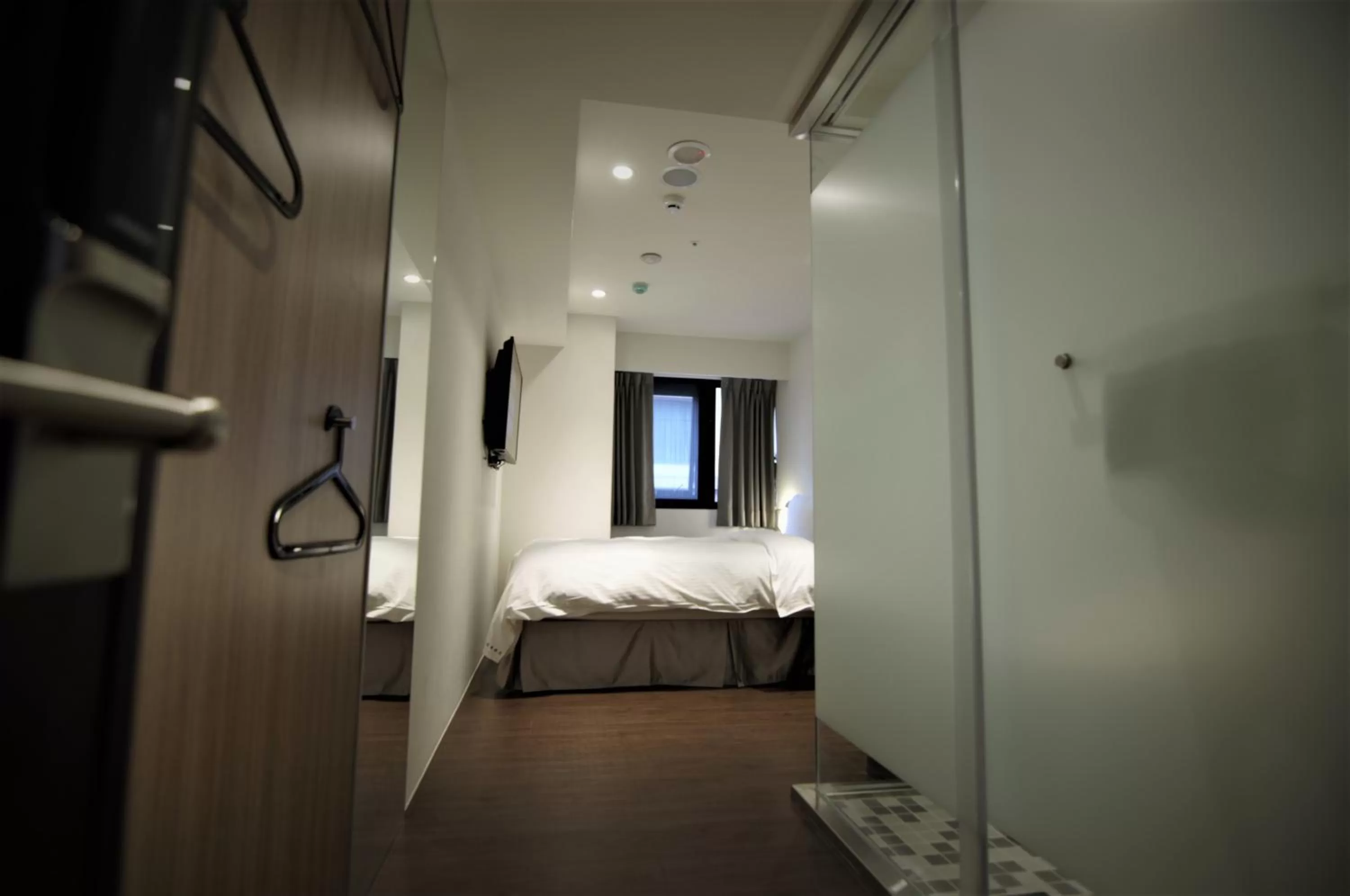 Photo of the whole room, Bed in 泊居旅店二館 Oursinn Hotel 2