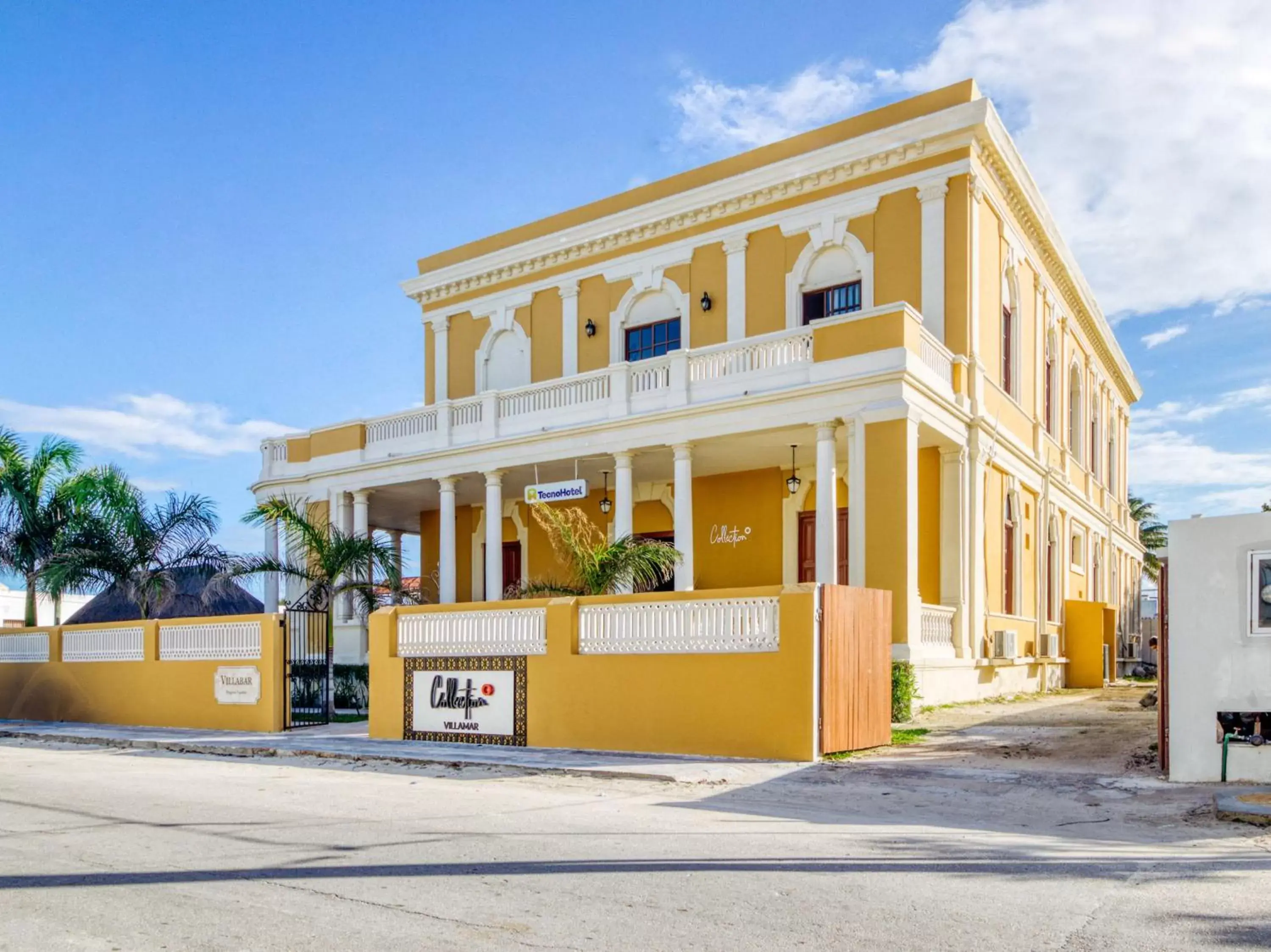 Facade/entrance, Property Building in Tecnohotel Casa Villamar
