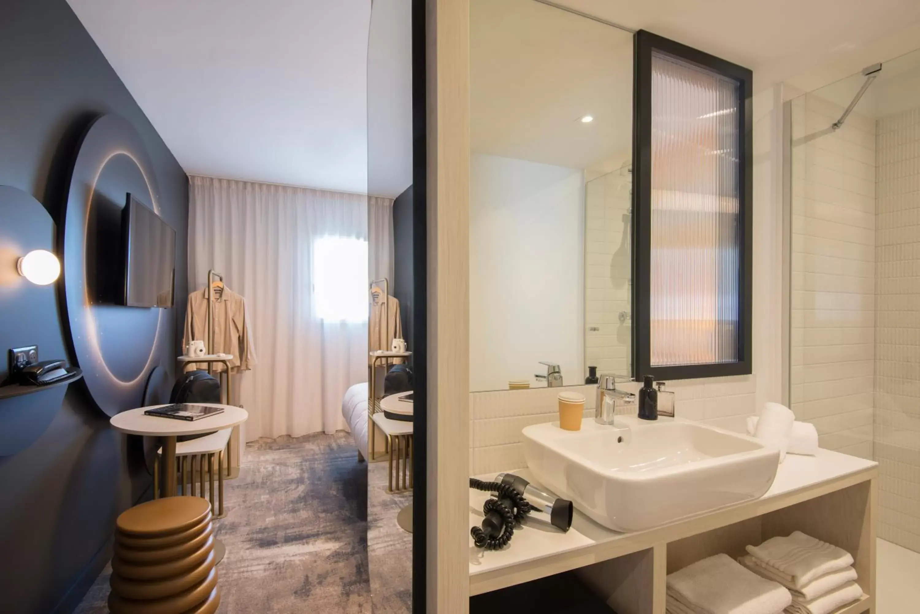 Bathroom in ibis Styles Pertuis Portes du Luberon Bathroom in ibis Styles Pertuis Portes du Luberon