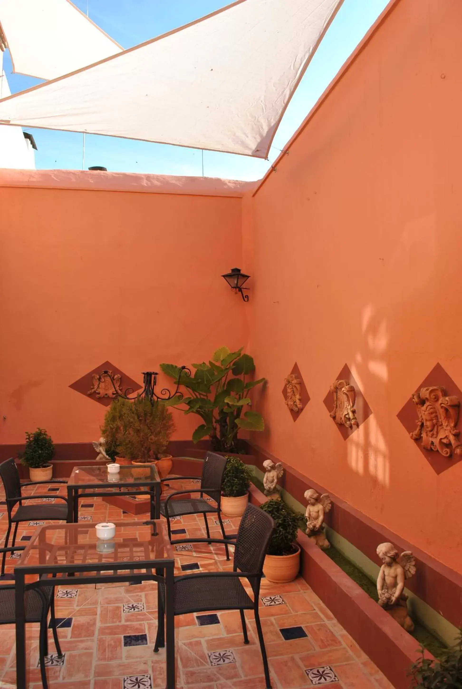 Restaurant/Places to Eat in El Rincón de las Descalzas