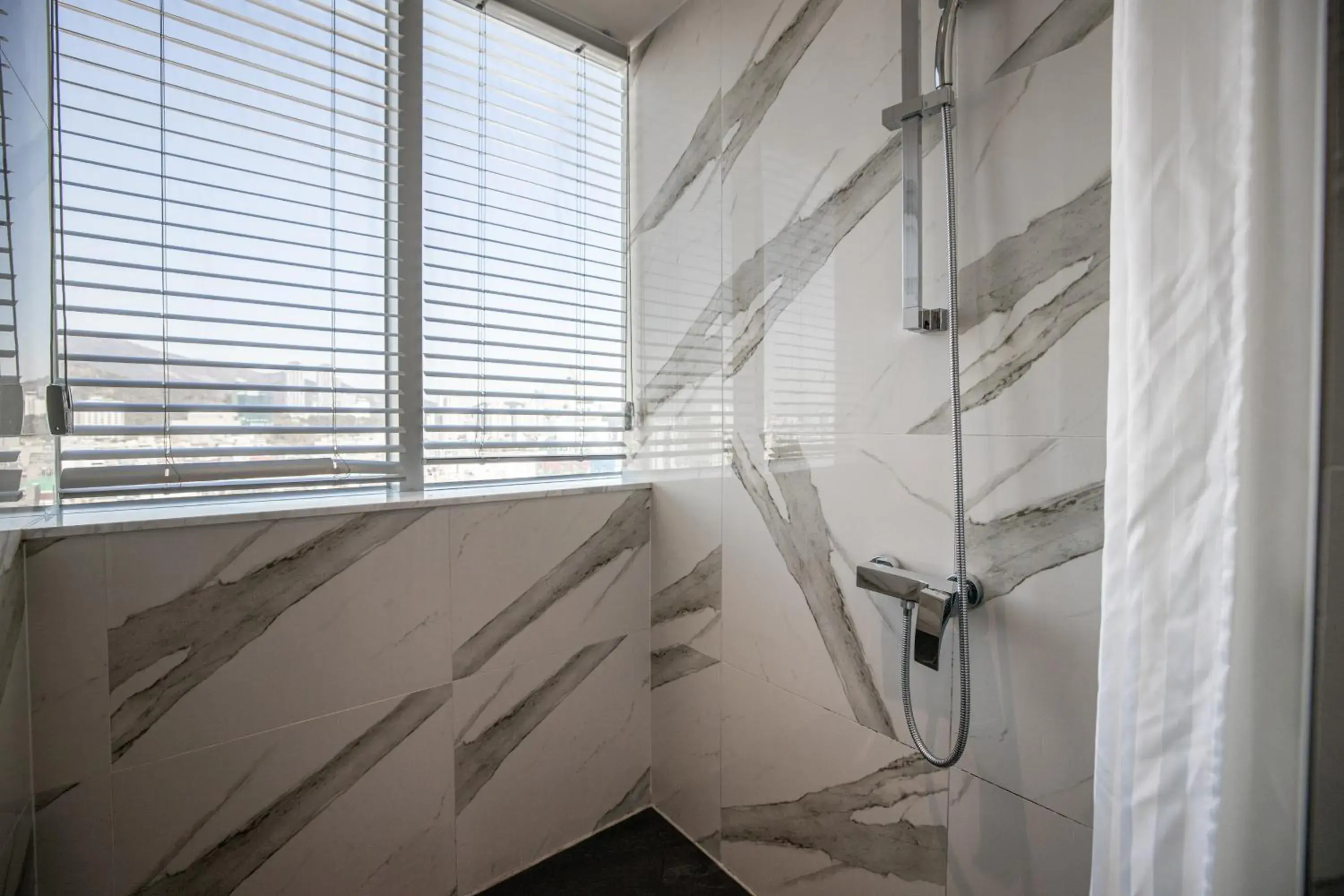 Shower, Bathroom in Kent Hotel Gwangalli By Kensington