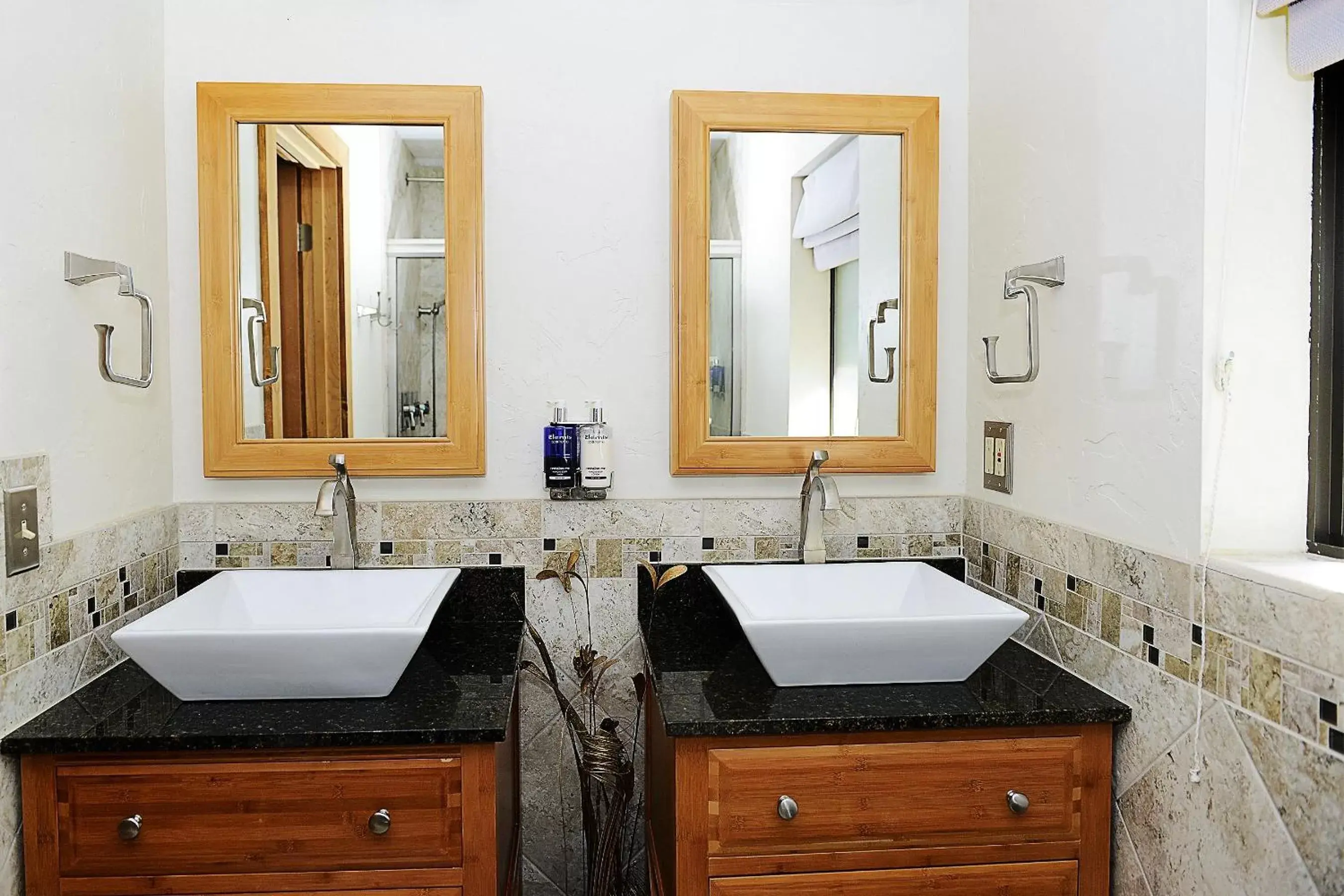 Bathroom in Sheridan House Inn- Adult Only Accommodation