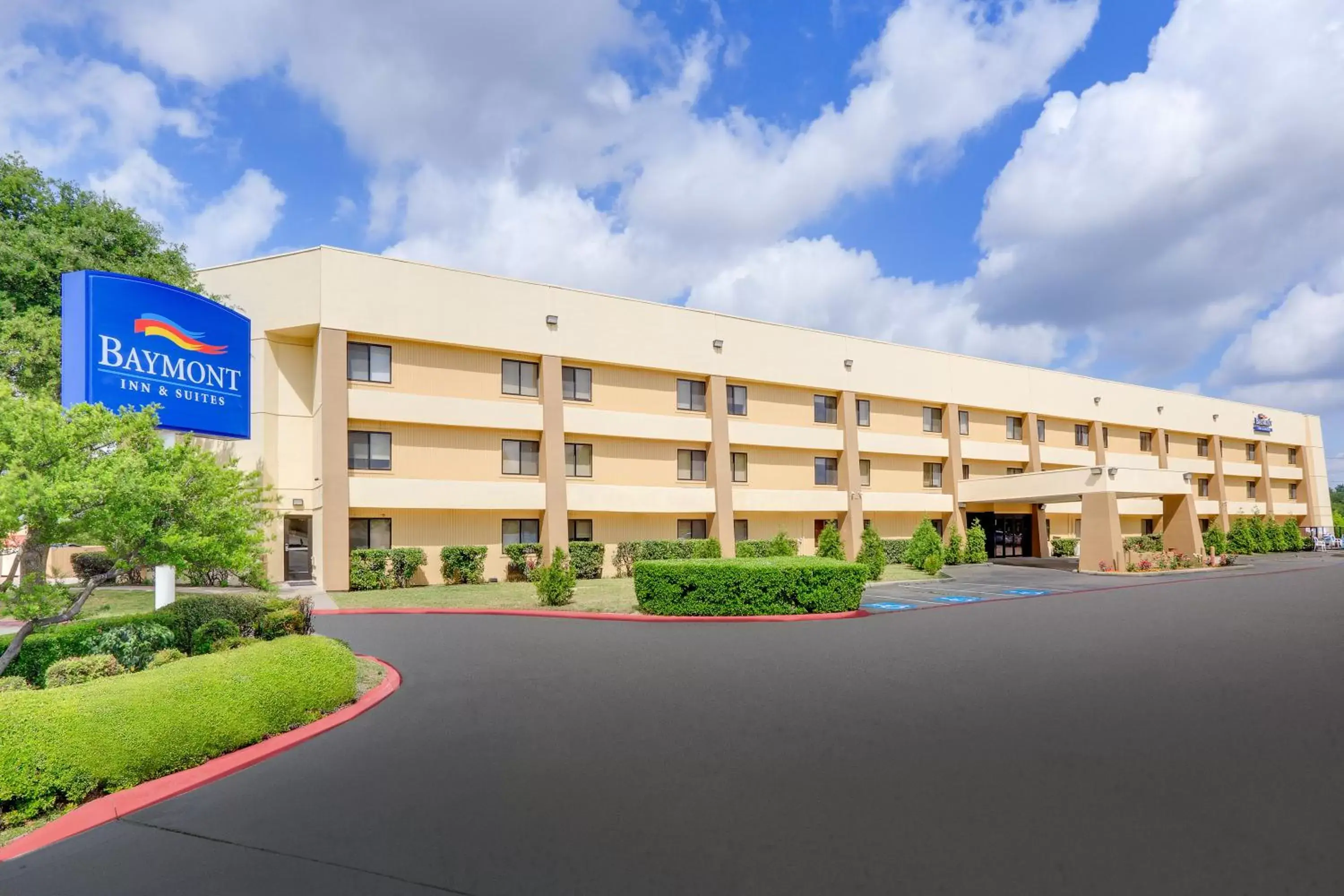 Facade/entrance, Property Building in Baymont by Wyndham Plano