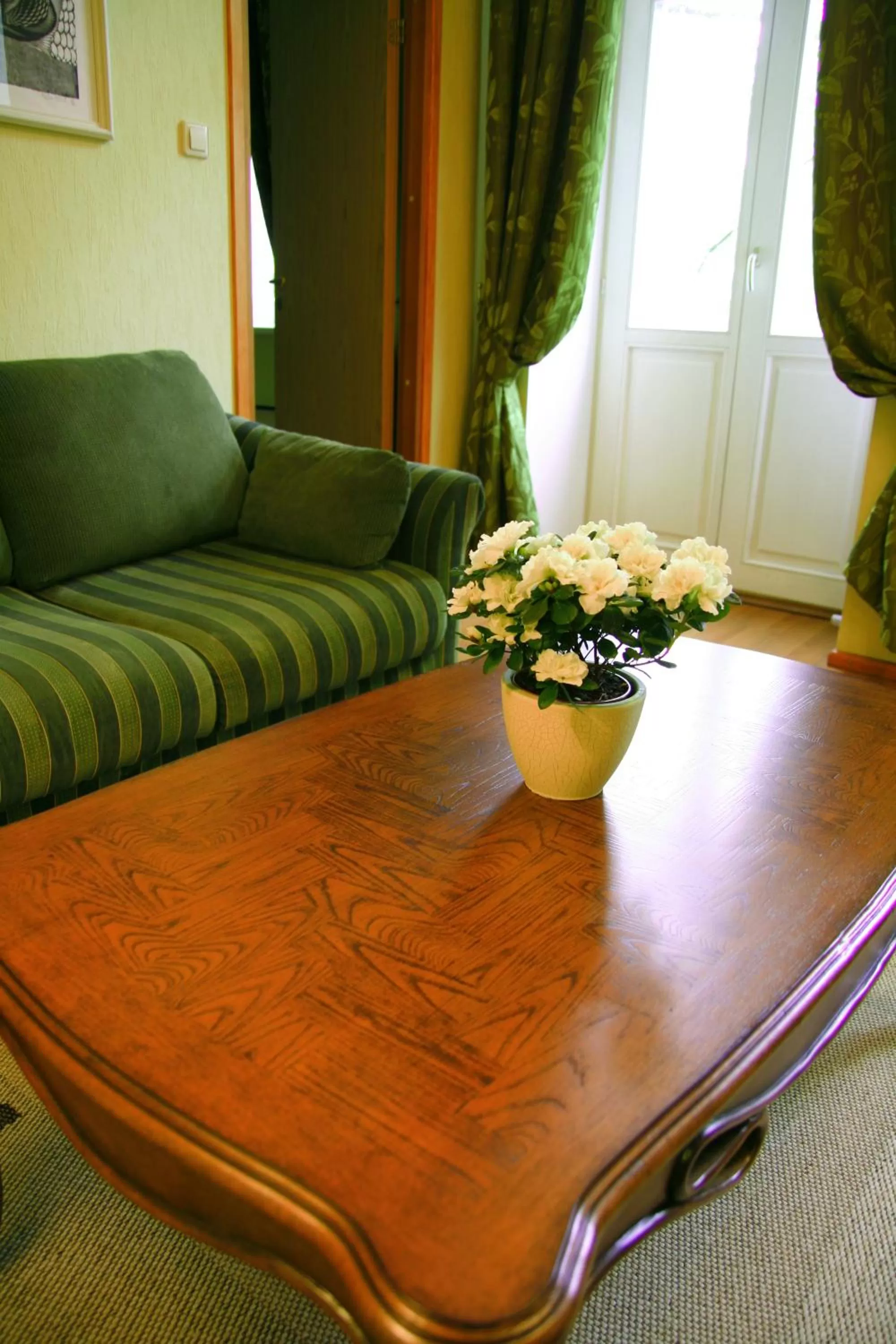 Seating area in Barclay Hotel