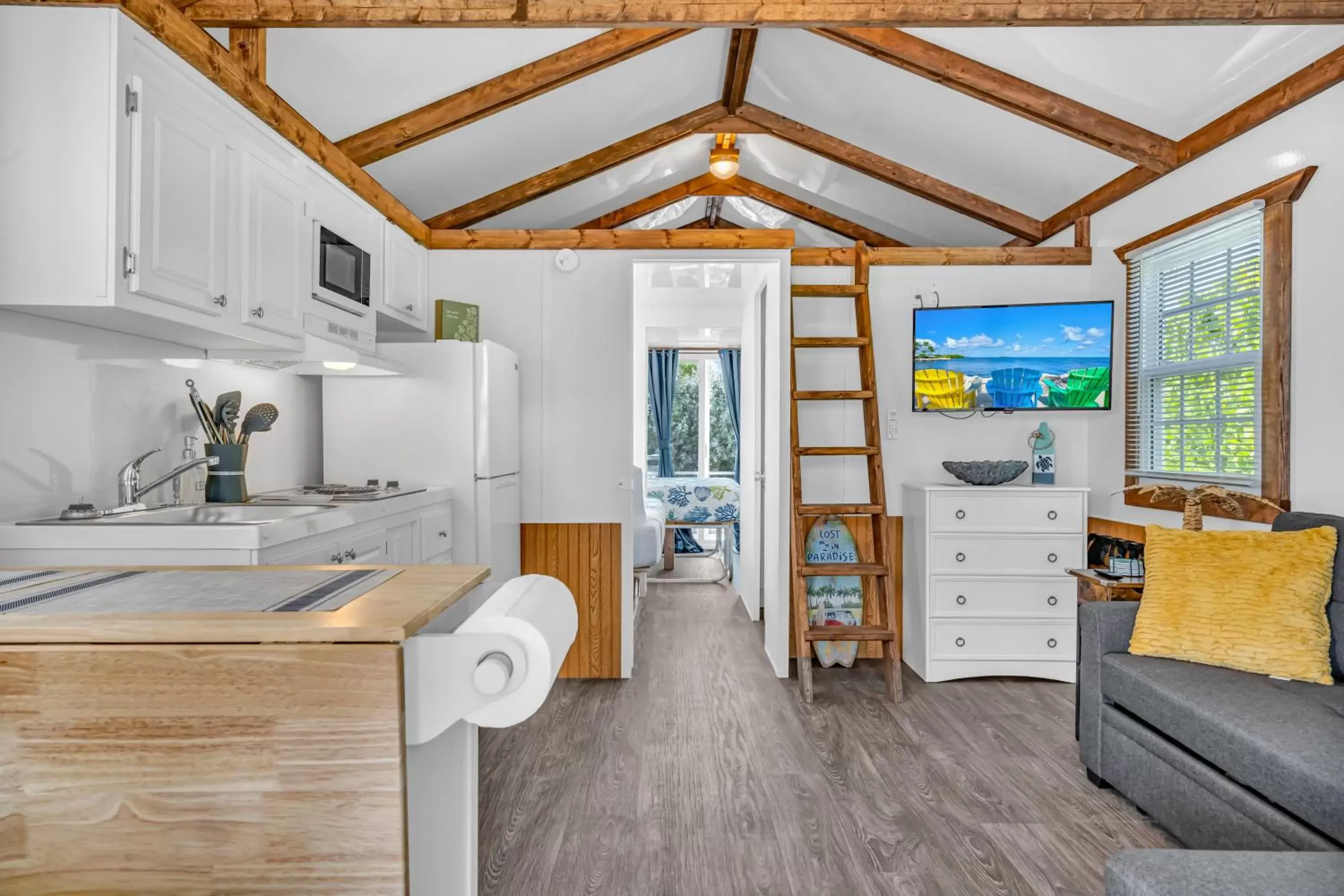 Kitchen or kitchenette, Kitchen/Kitchenette in Aqua Lodges at Coconut Cay Rv and Marina