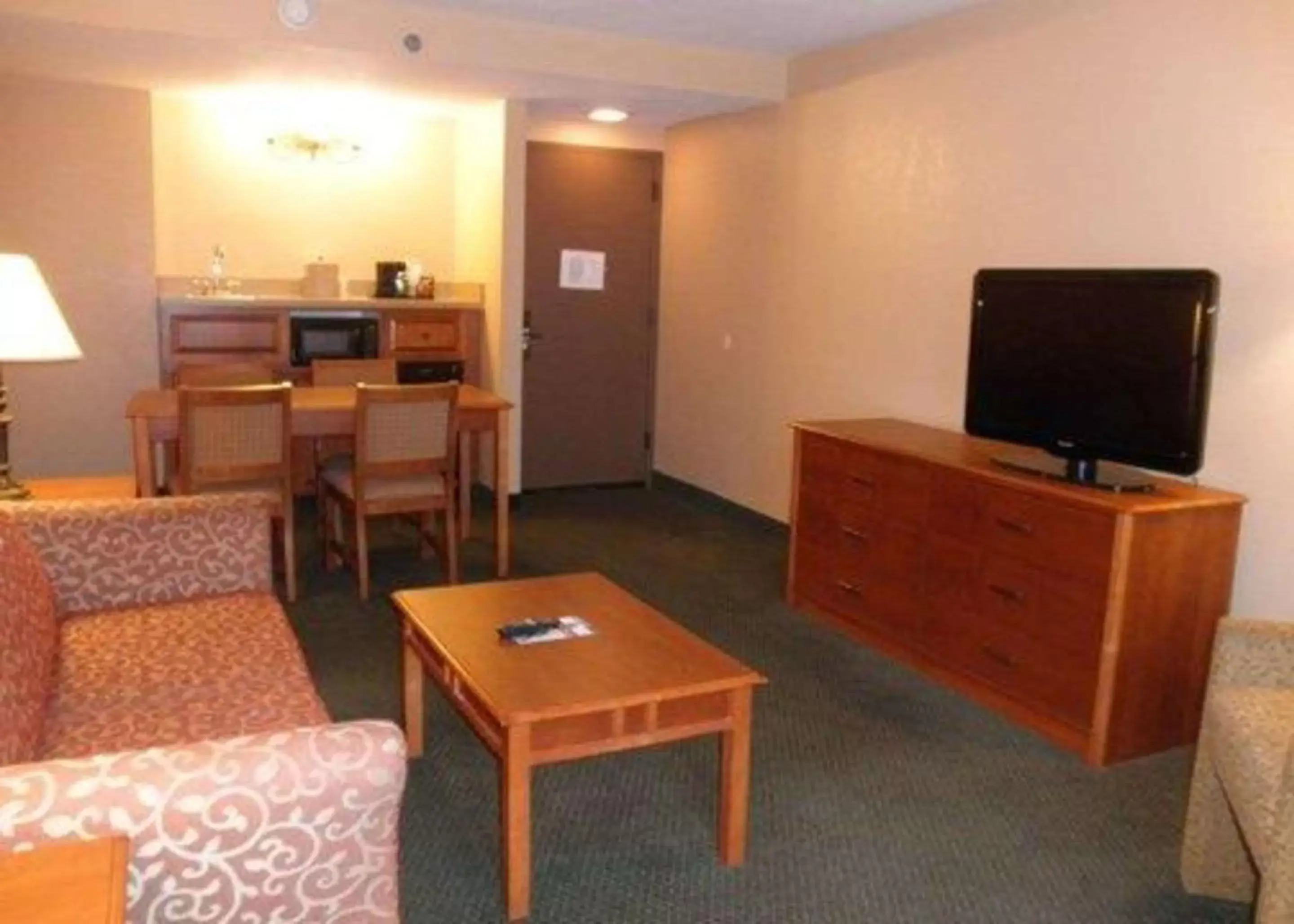 Photo of the whole room, TV/Entertainment Center in Quality Inn Florissant-St Louis