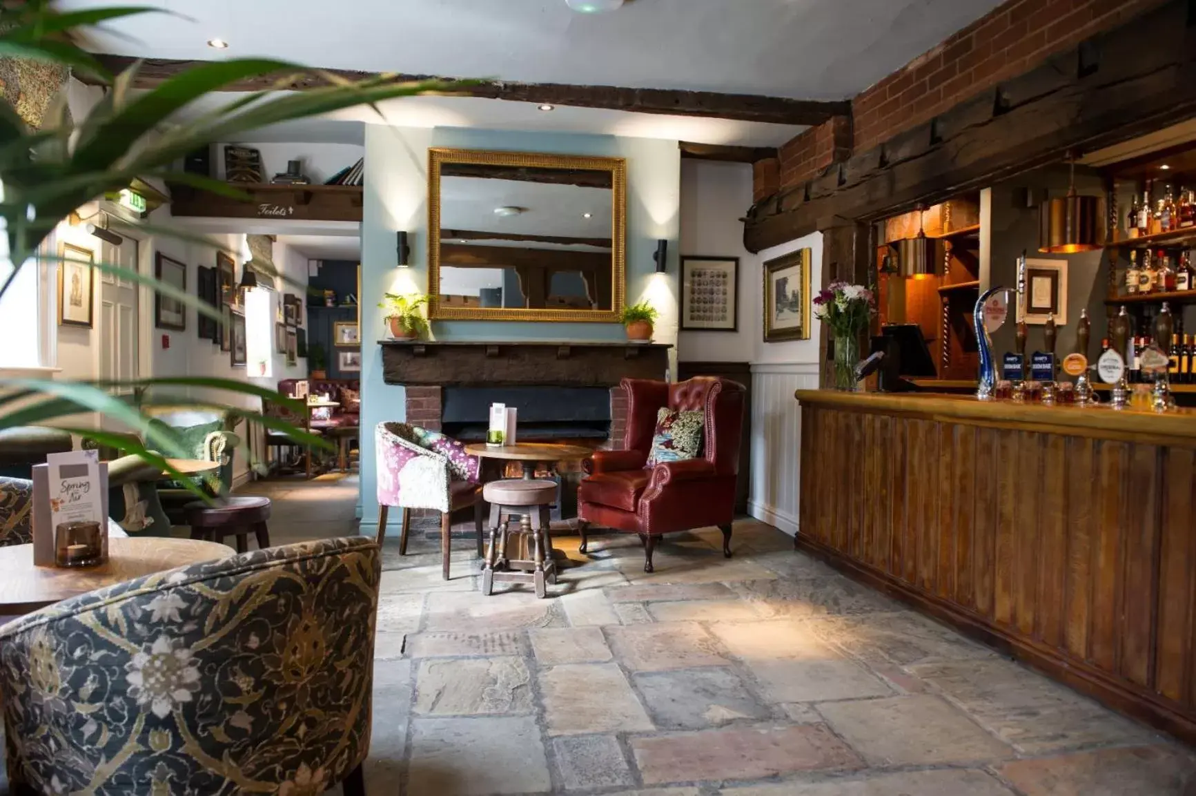 Food and drinks, Lounge/Bar in The King's Head by Innkeeper's Collection