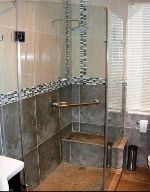 Shower in Goodey's Guesthouse