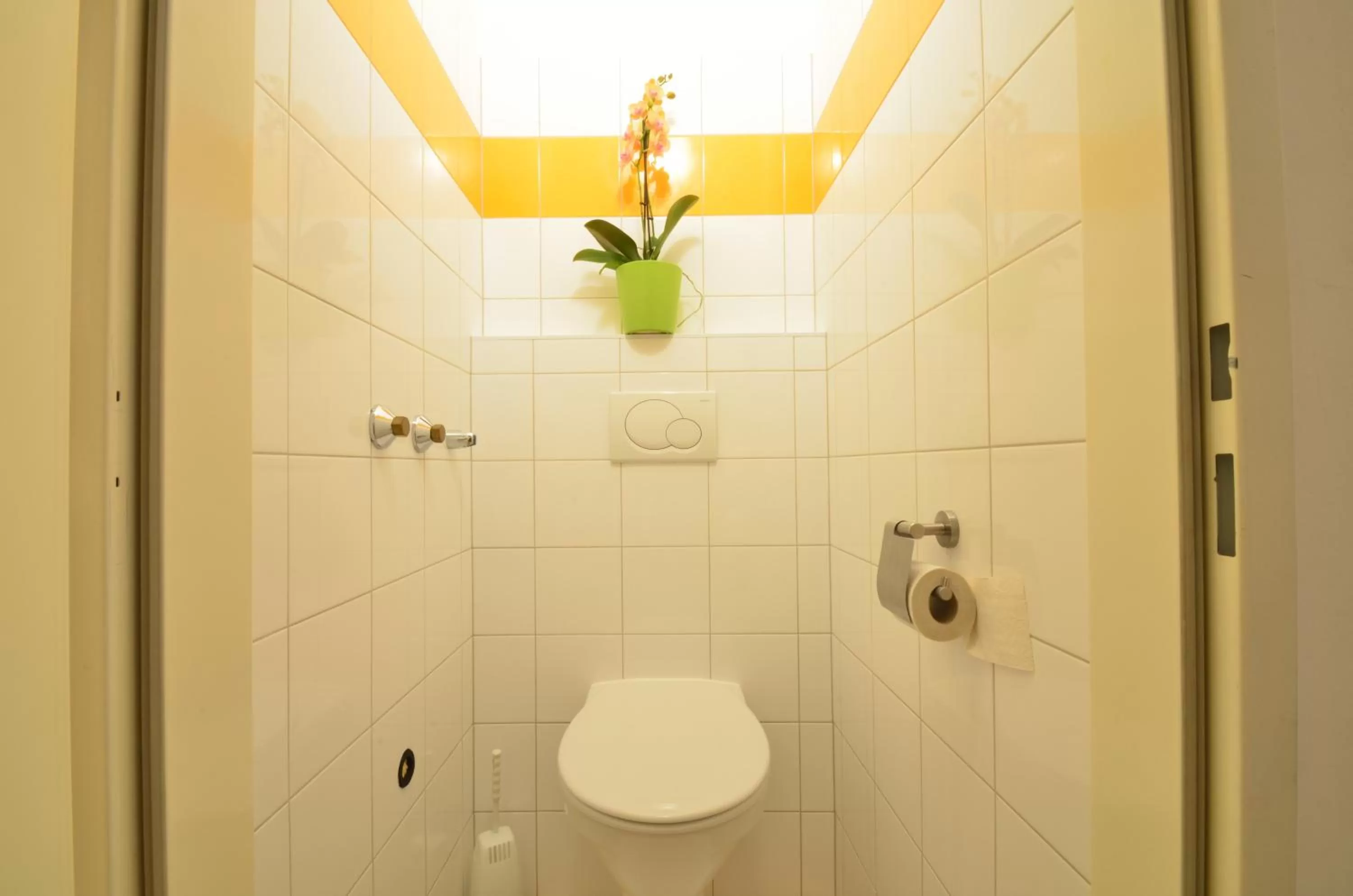 Bathroom in AJO Apartments - Messe City Flat - Self-Check-in