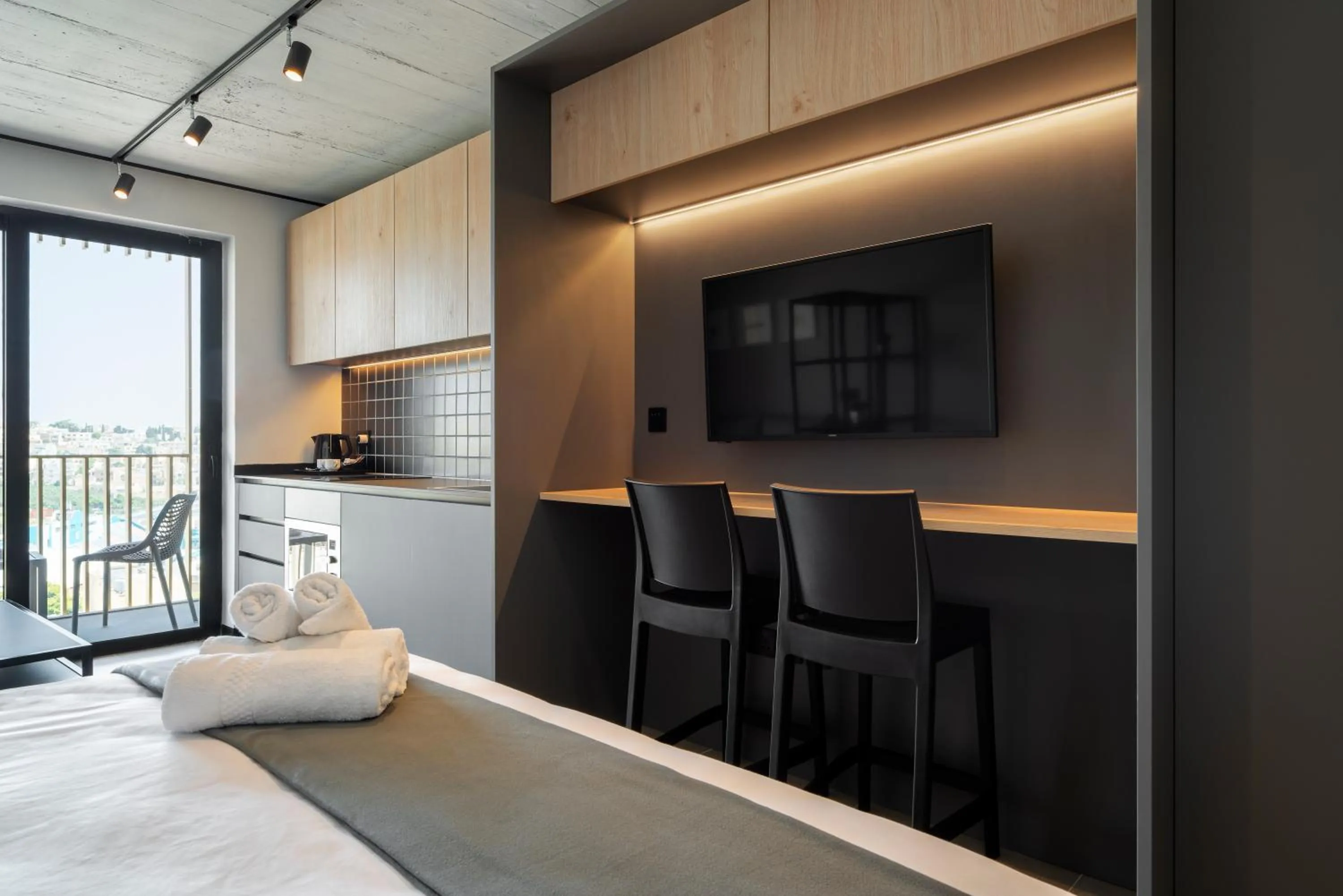 Kitchen or kitchenette, Bed in Aparthotel Adagio Malta Central