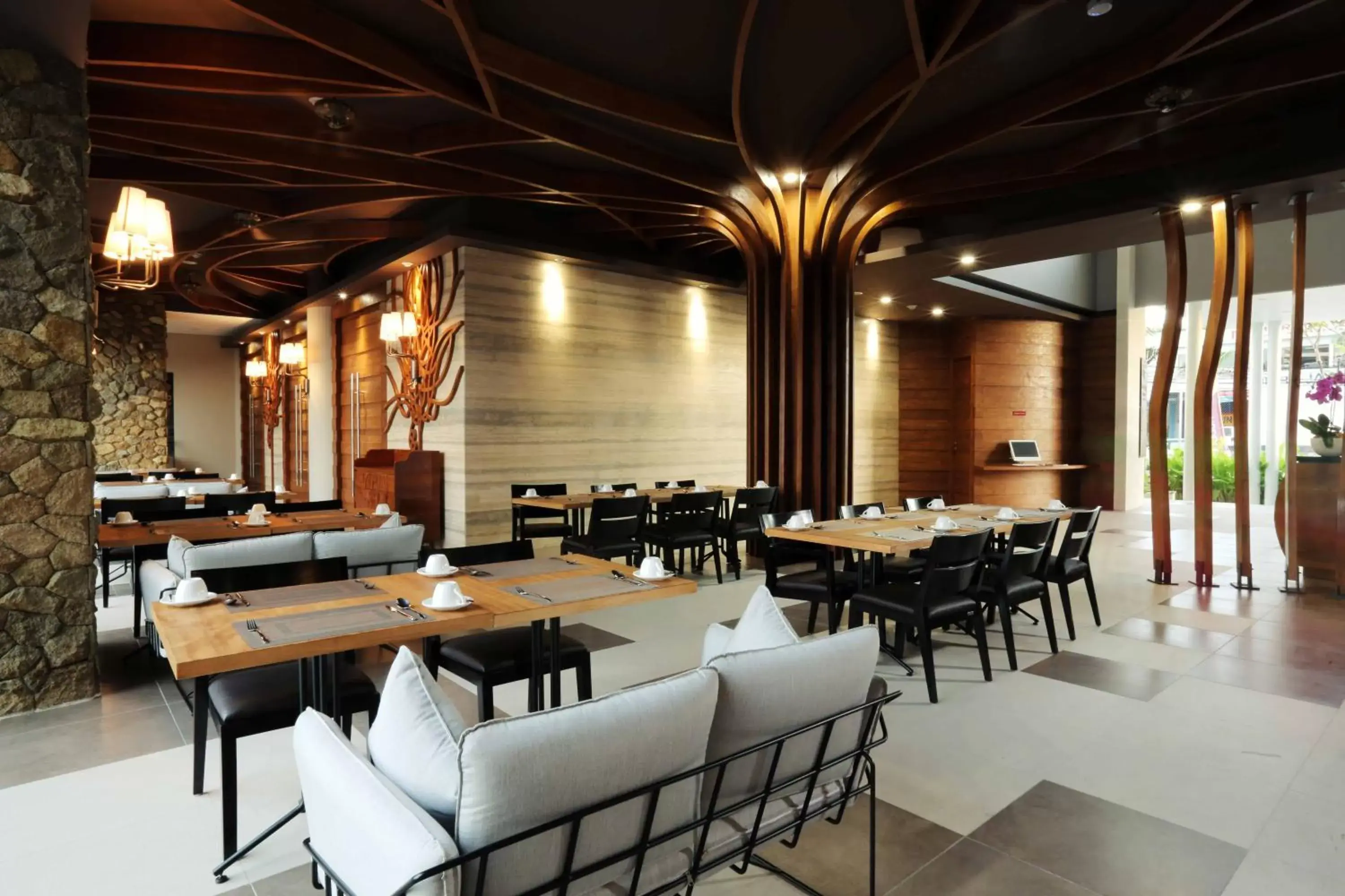 Restaurant/places to eat in Mahogany Hotel Restaurant/places to eat in Mahogany Hotel