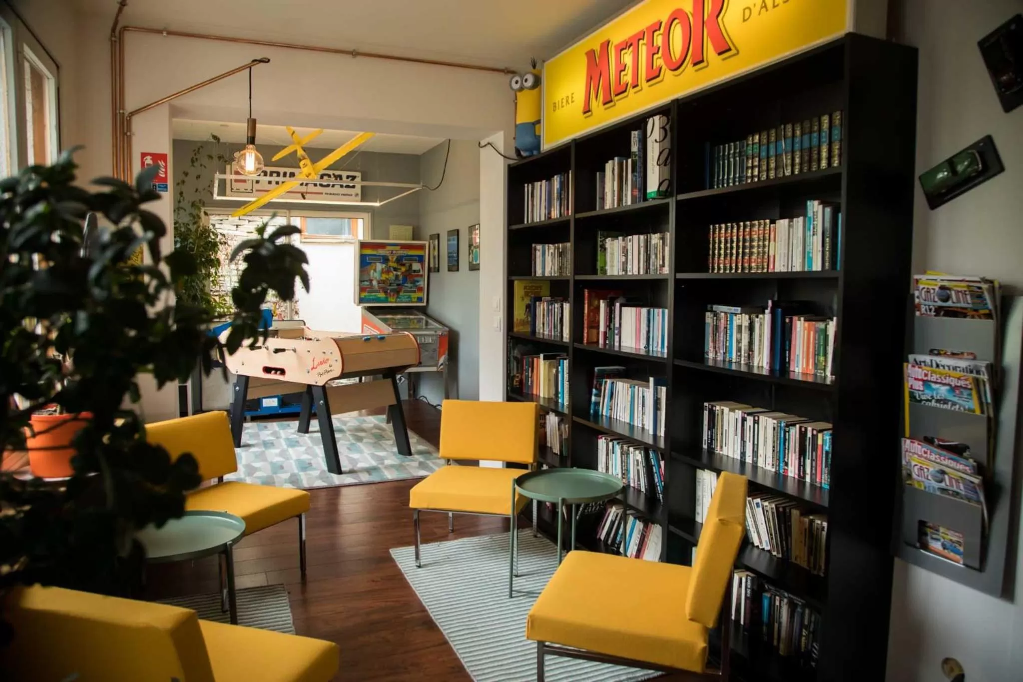 Library in Hôtel Les Hauts de Meursault