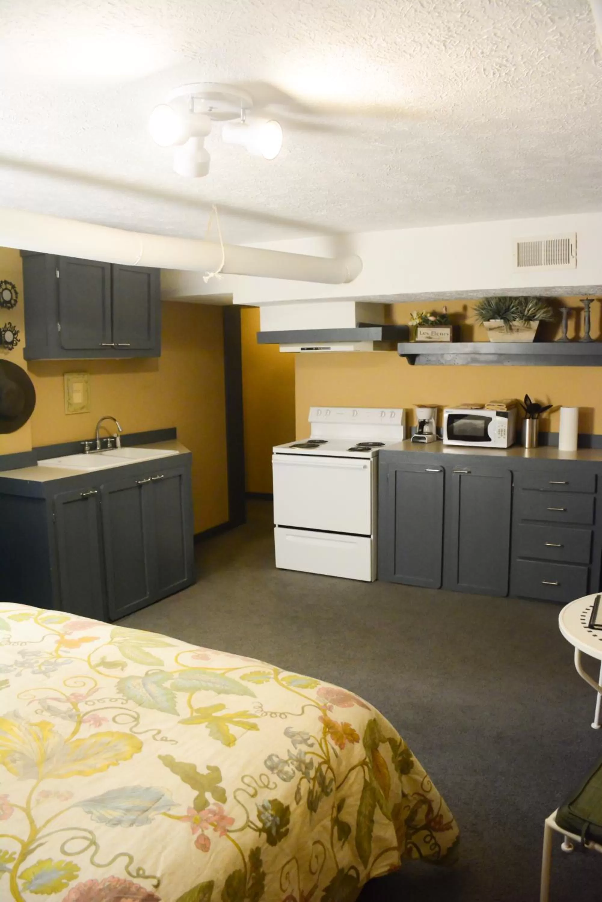 Photo of the whole room in Stone Soup Inn