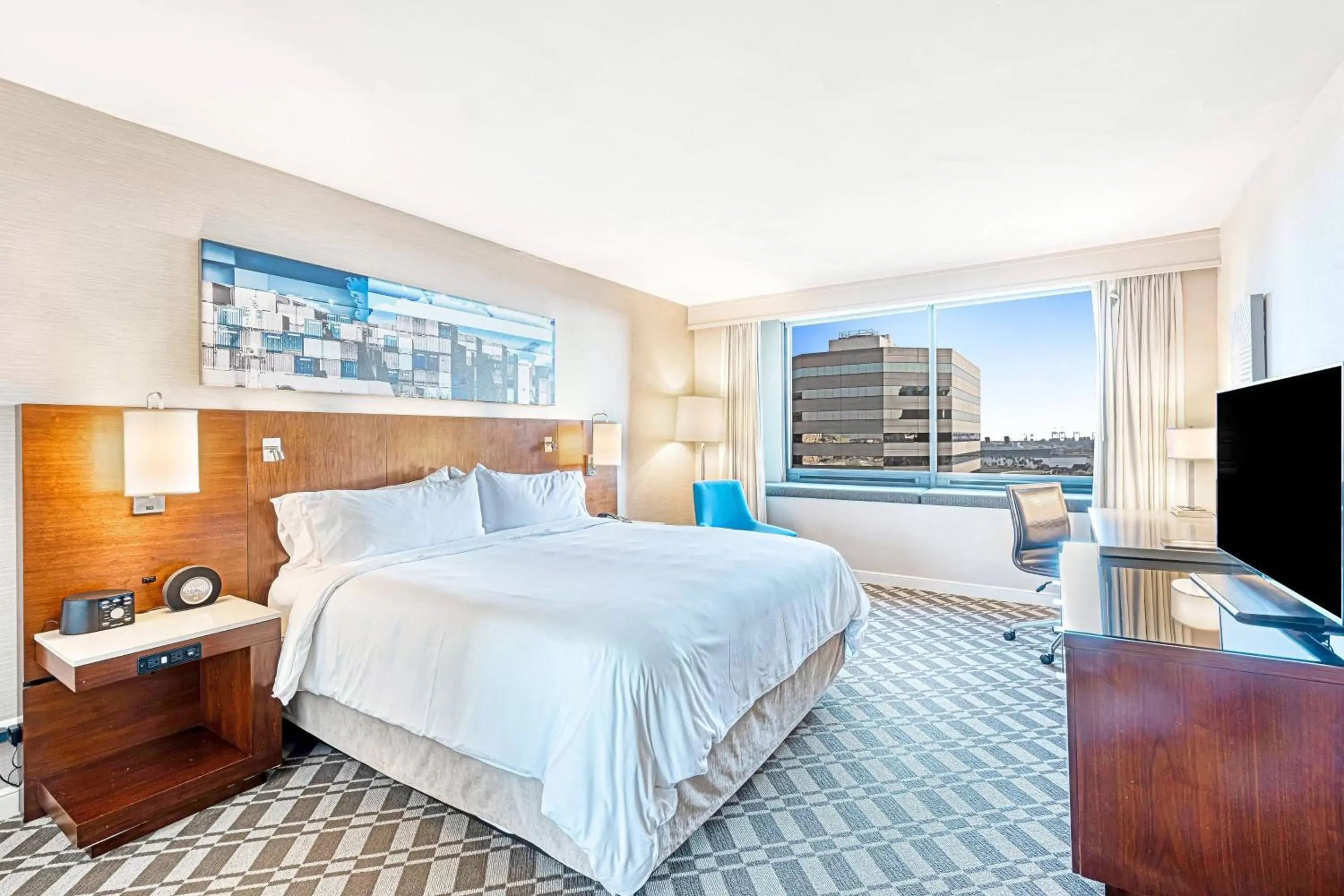 Bedroom, Bed in Renaissance Long Beach Hotel