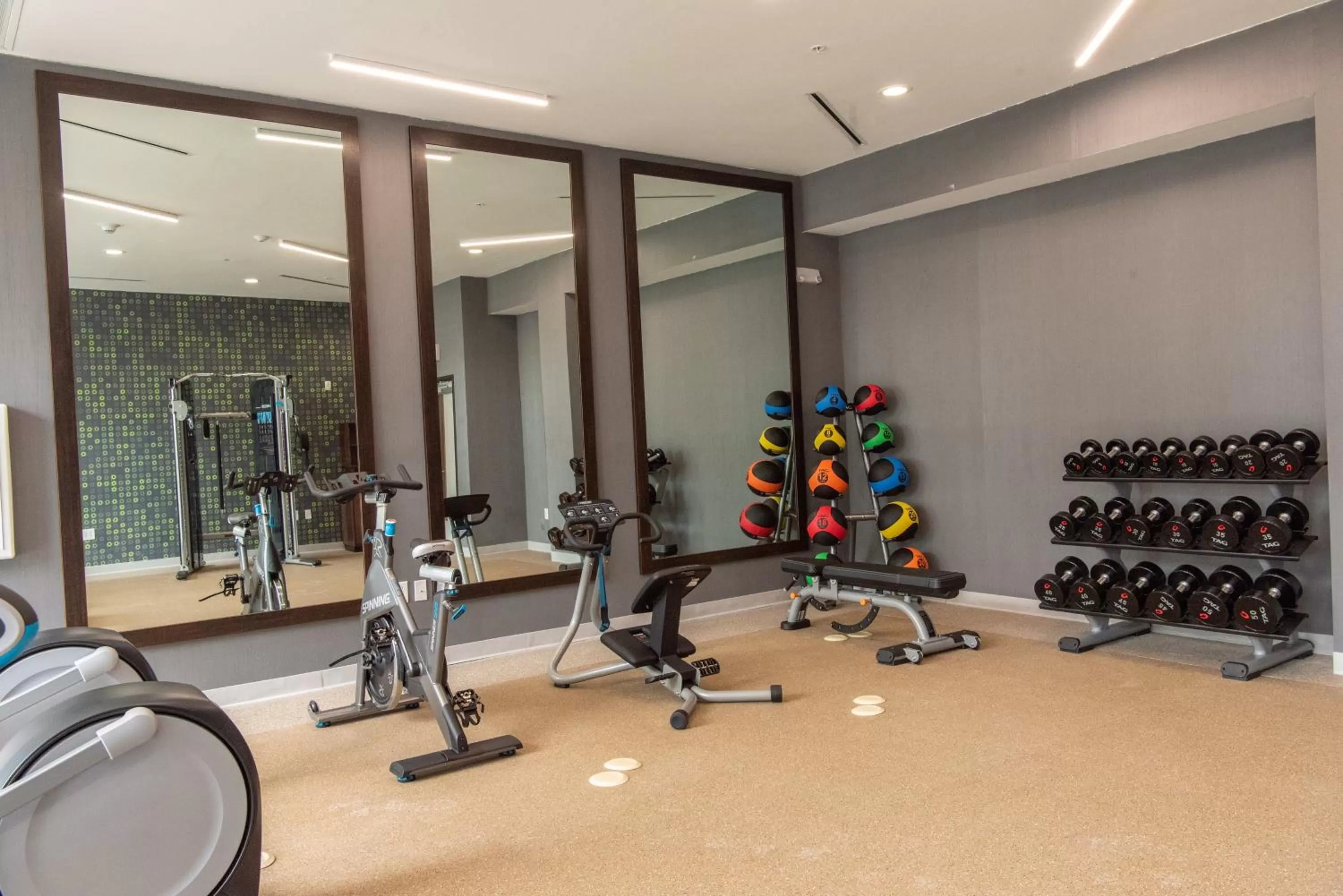 Fitness centre/facilities in La Quinta Inn & Suites by Wyndham Lake City