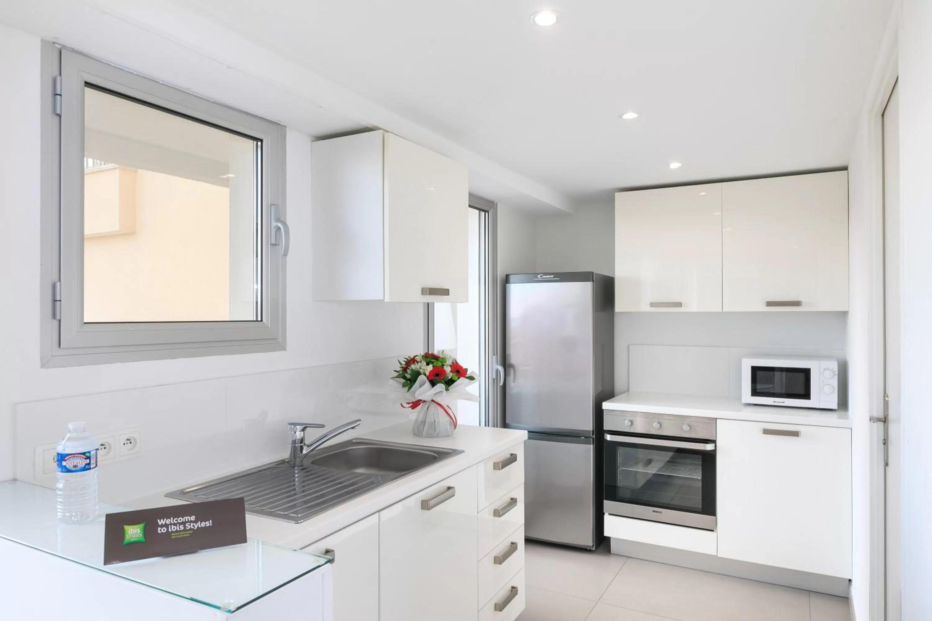 Kitchen or kitchenette in Ibis Styles Menton Centre