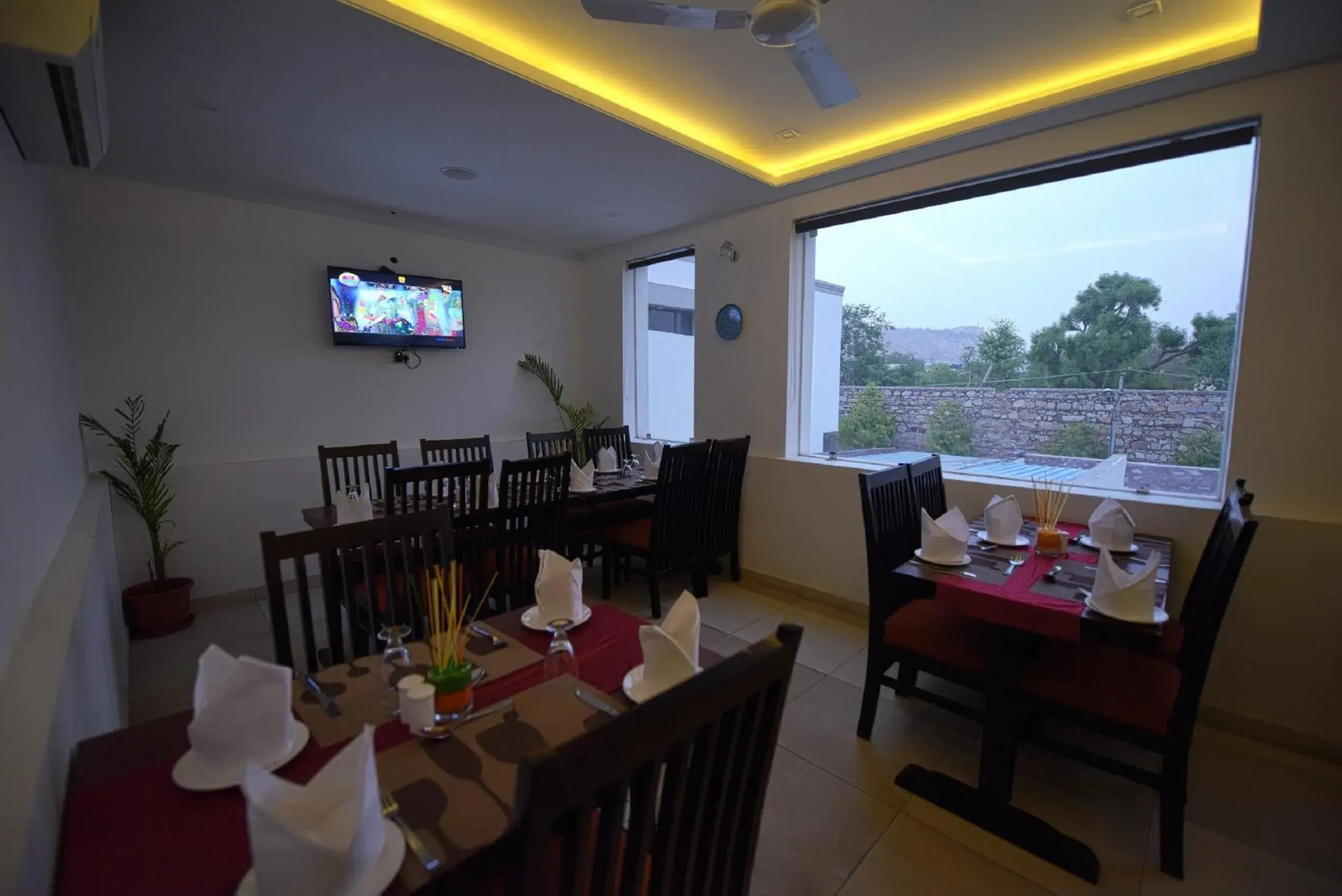 Restaurant/Places to Eat in Hotel Gandharva - A Green Hotel
