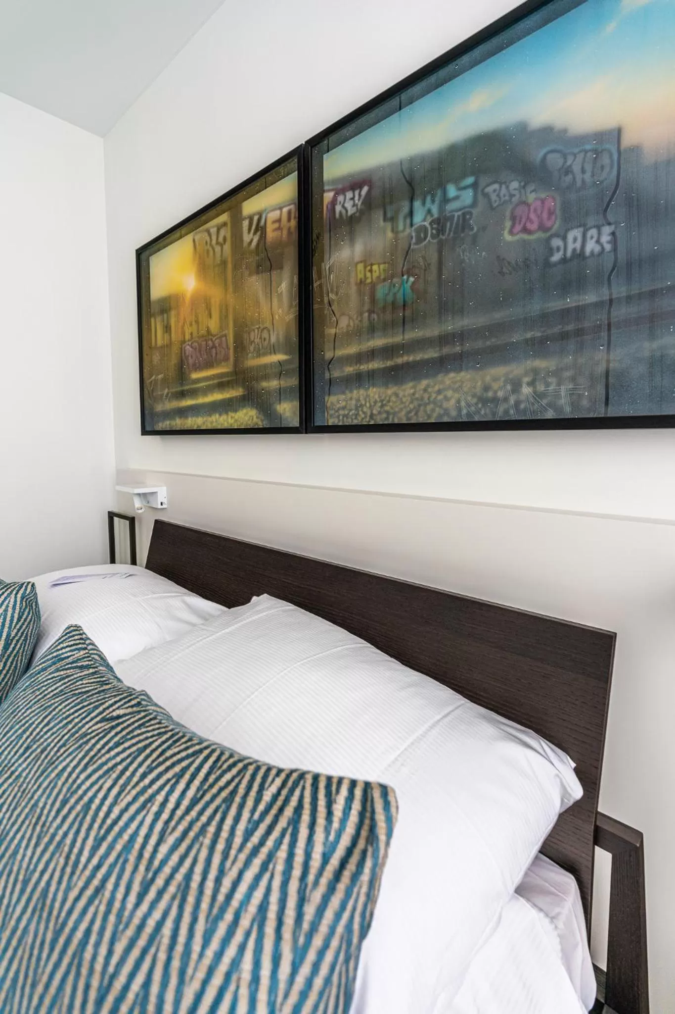 Decorative detail, Bed in Hôtel Alpes & Lac