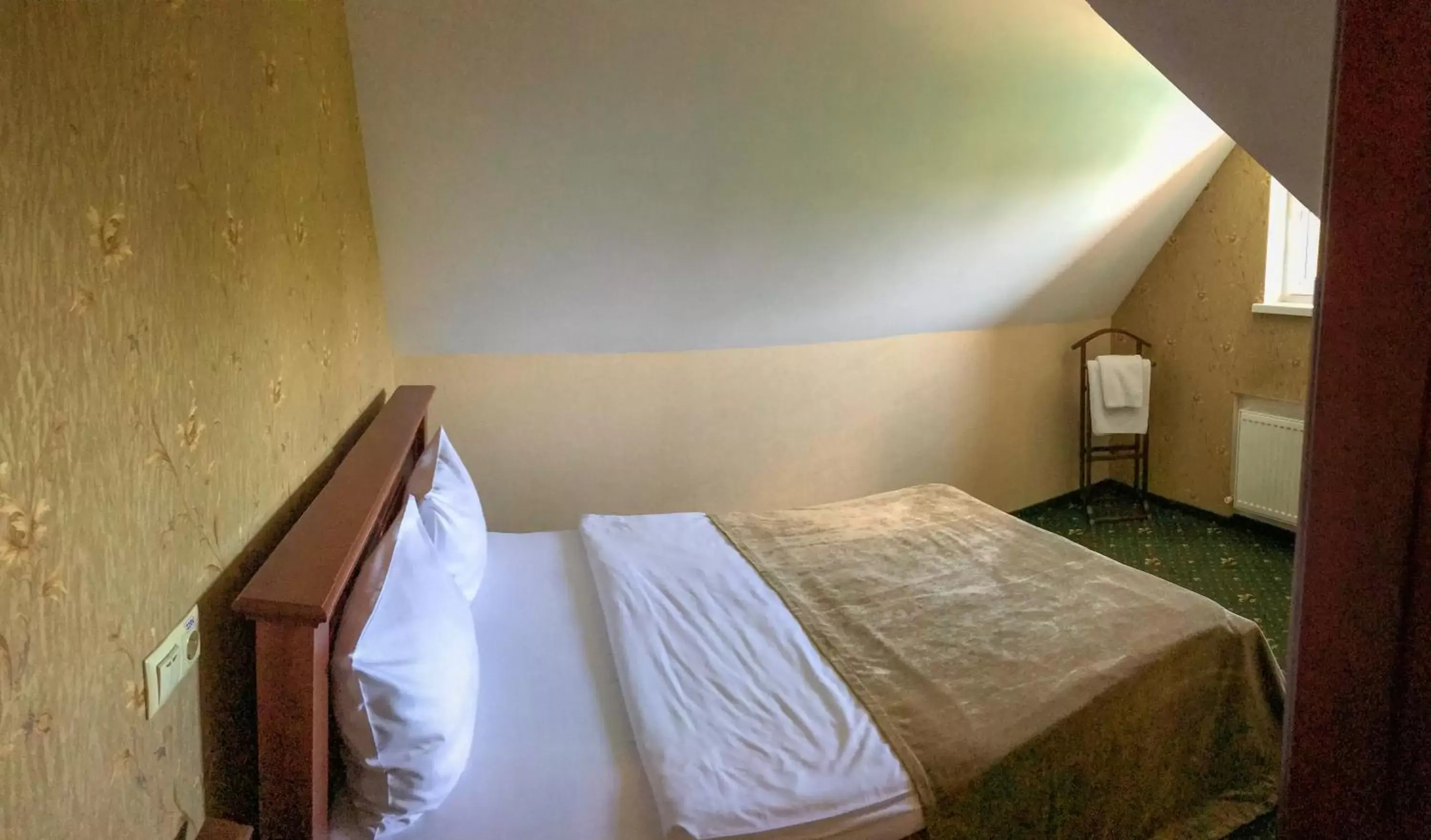 Luxury Triple Room in Pivdenna Brama Luxury Triple Room in Pivdenna Brama