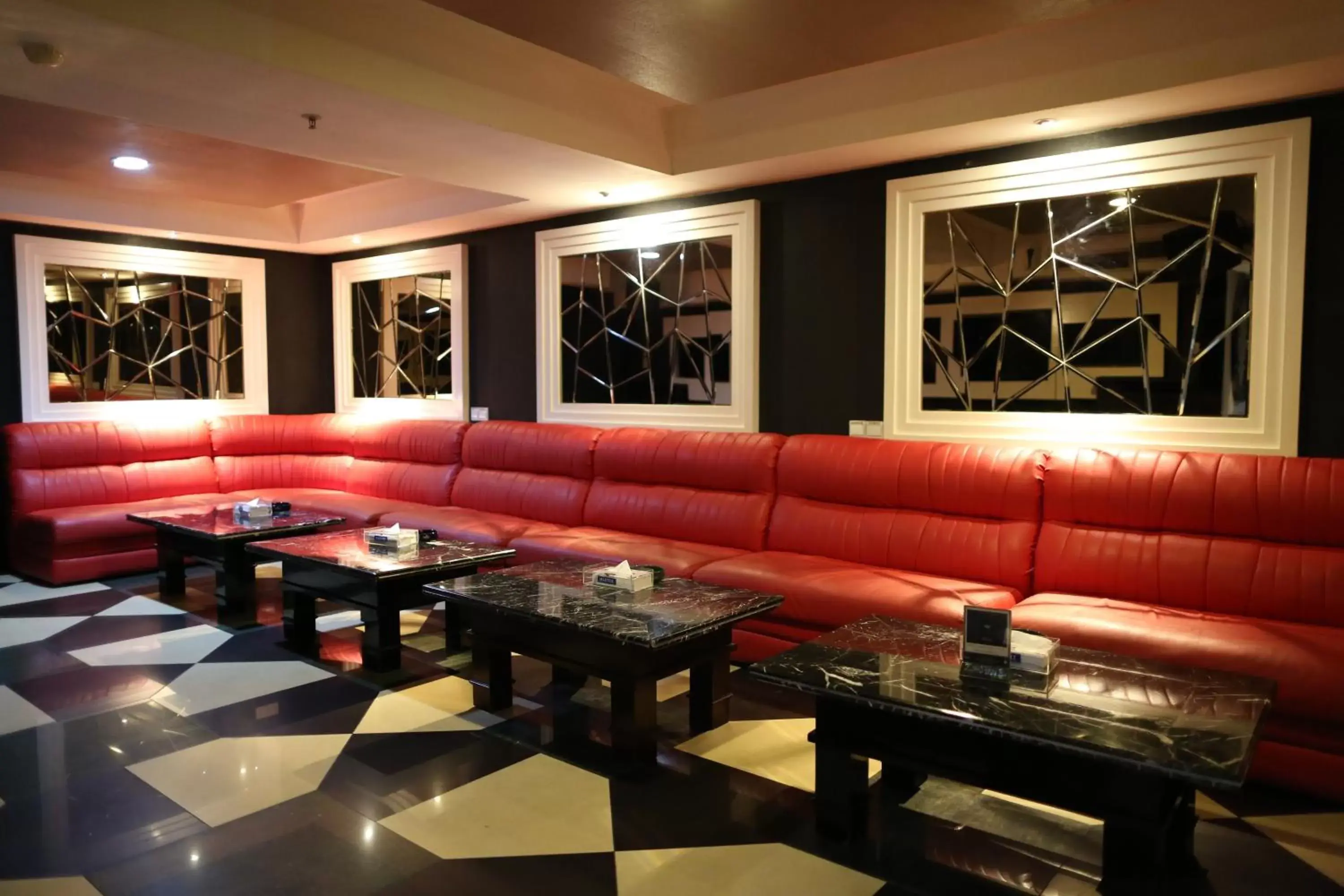 Karaoke, Lounge/Bar in Golden Boutique Hotel Melawai