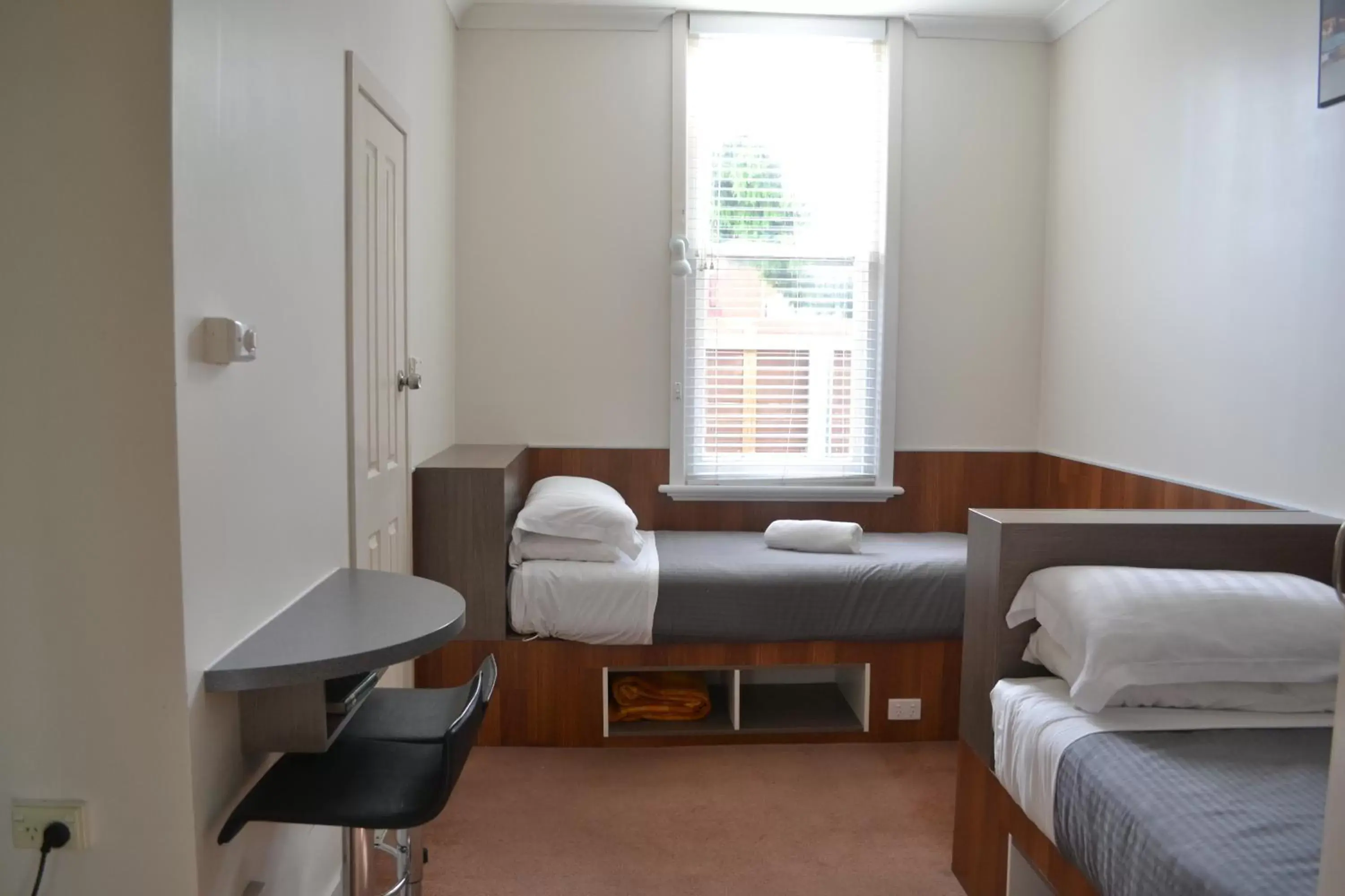 Budget Twin Room in Hobart Tower Motel