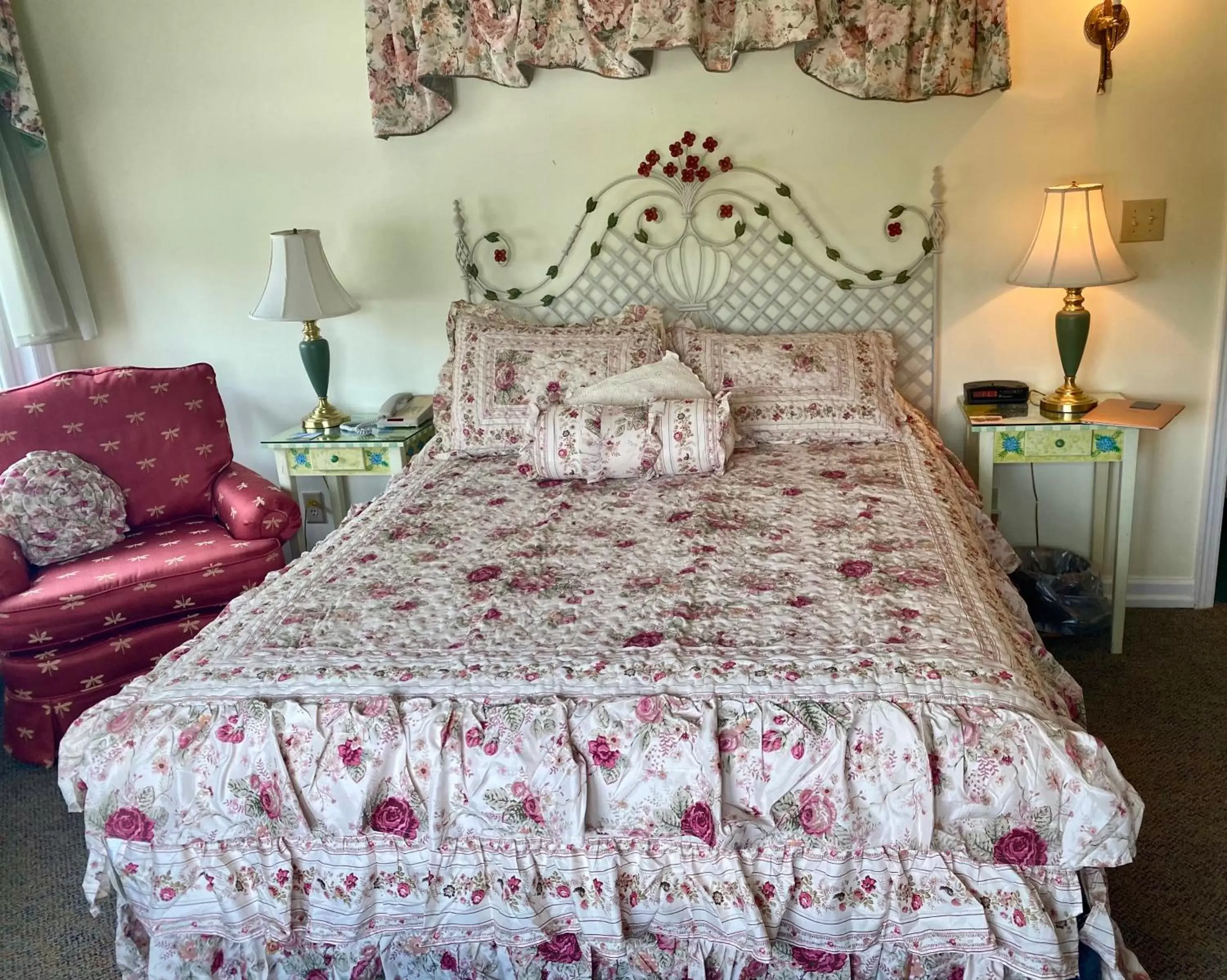 Deluxe Queen Room in The Cypress Inn Deluxe Queen Room in The Cypress Inn