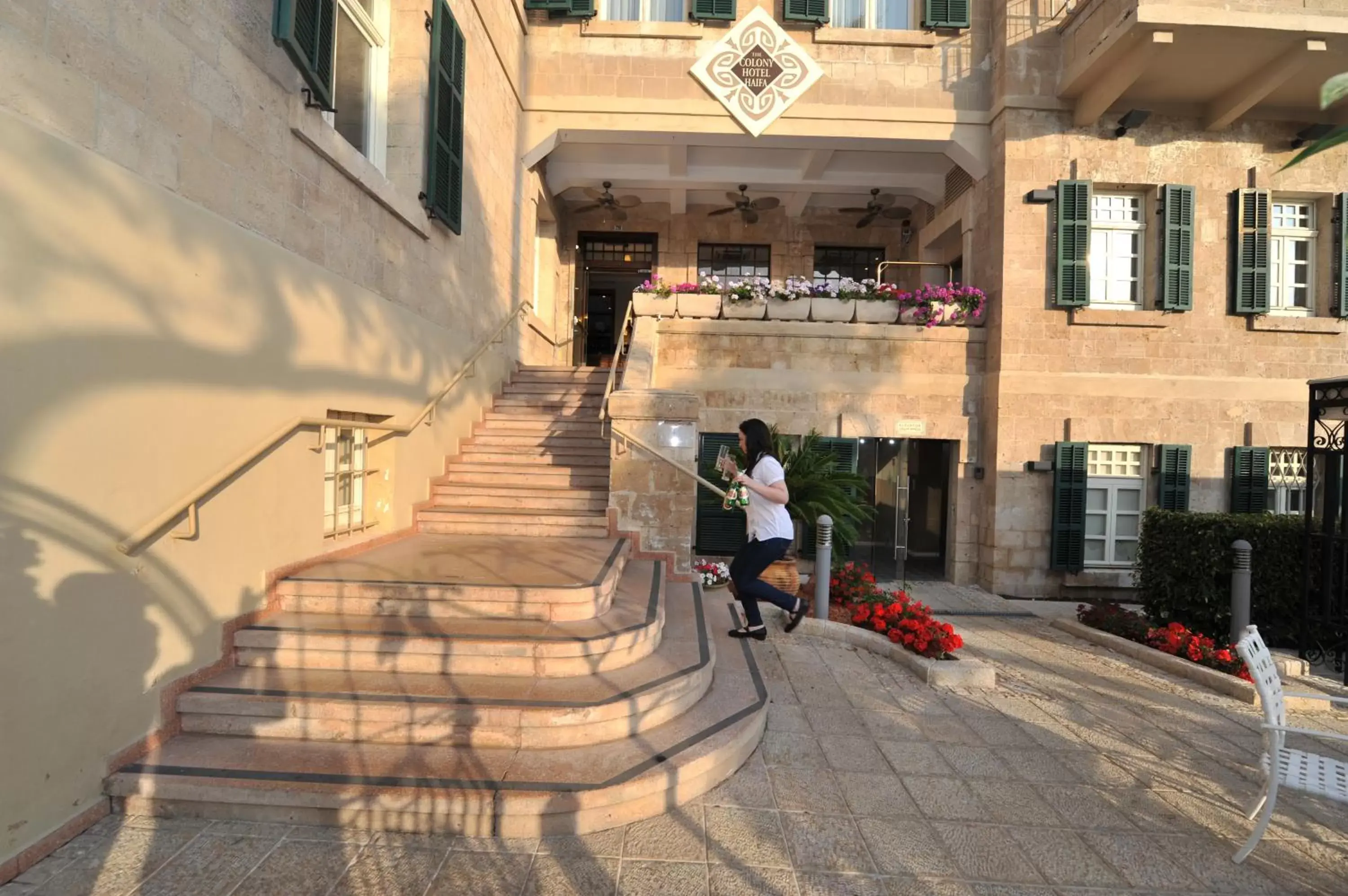 Facade/entrance in The Colony Hotel