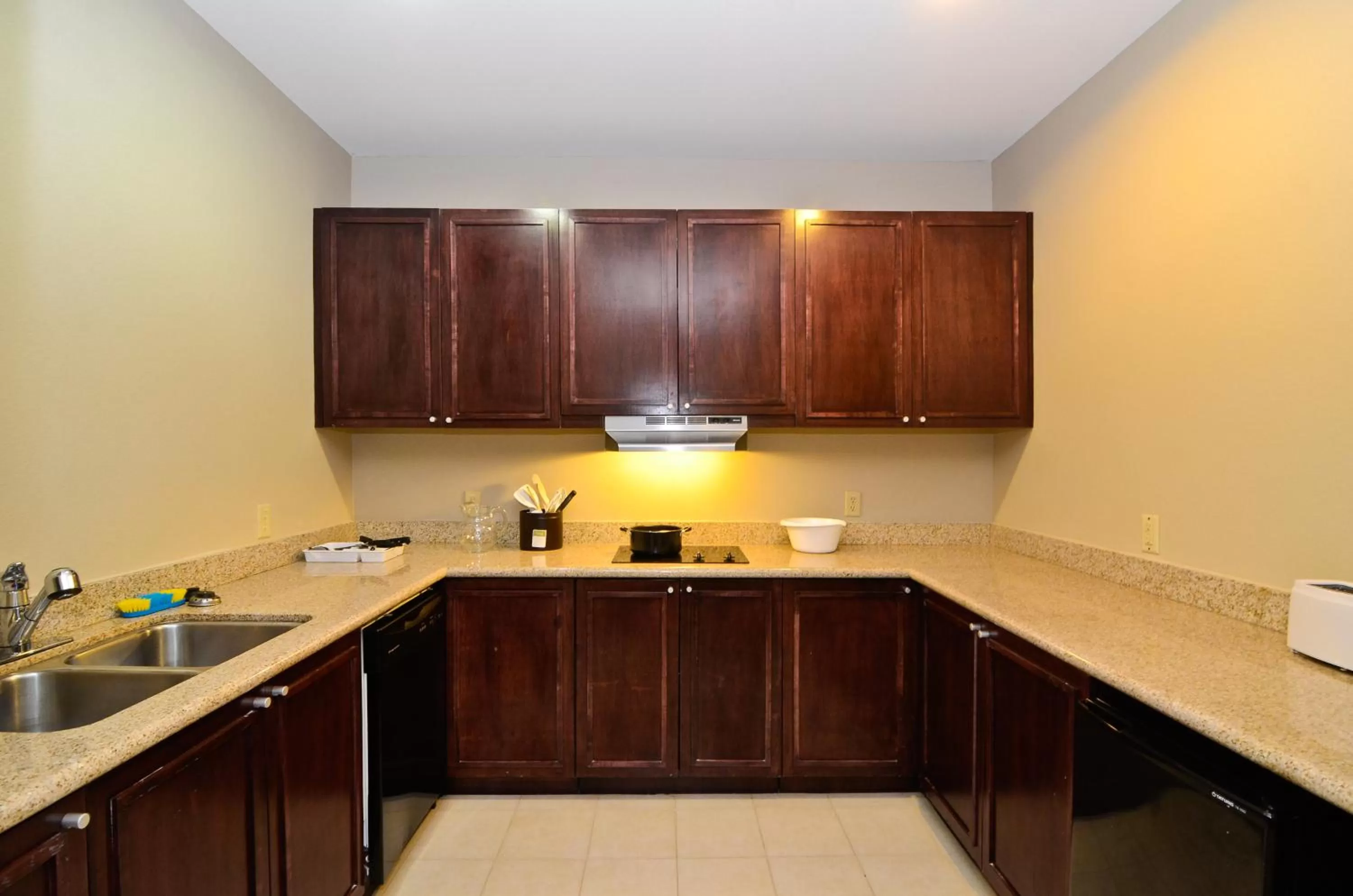 Kitchen or kitchenette in Baymont by Wyndham Columbus
