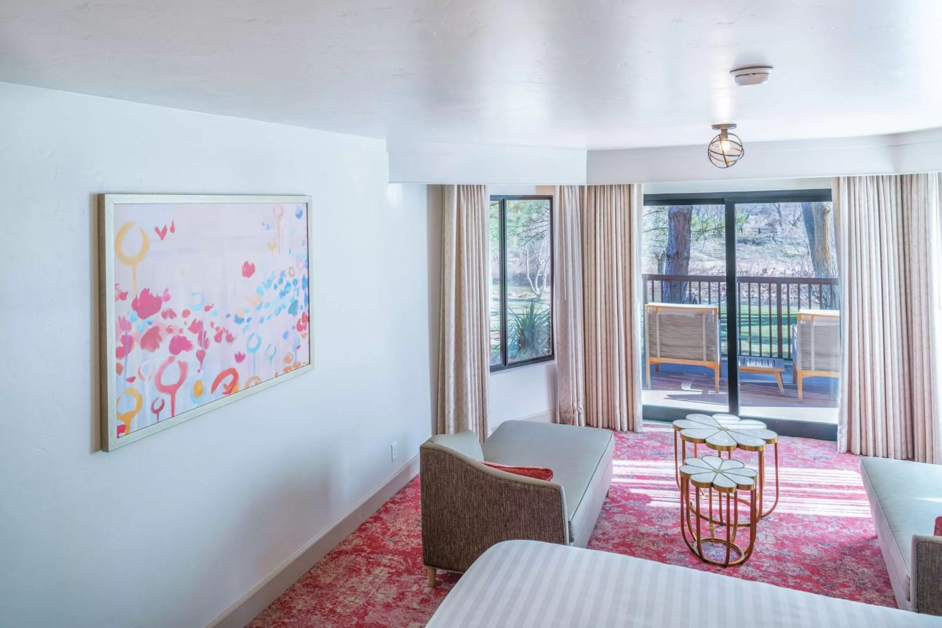 Living room, Bed in Cliffrose Springdale, Curio Collection By Hilton