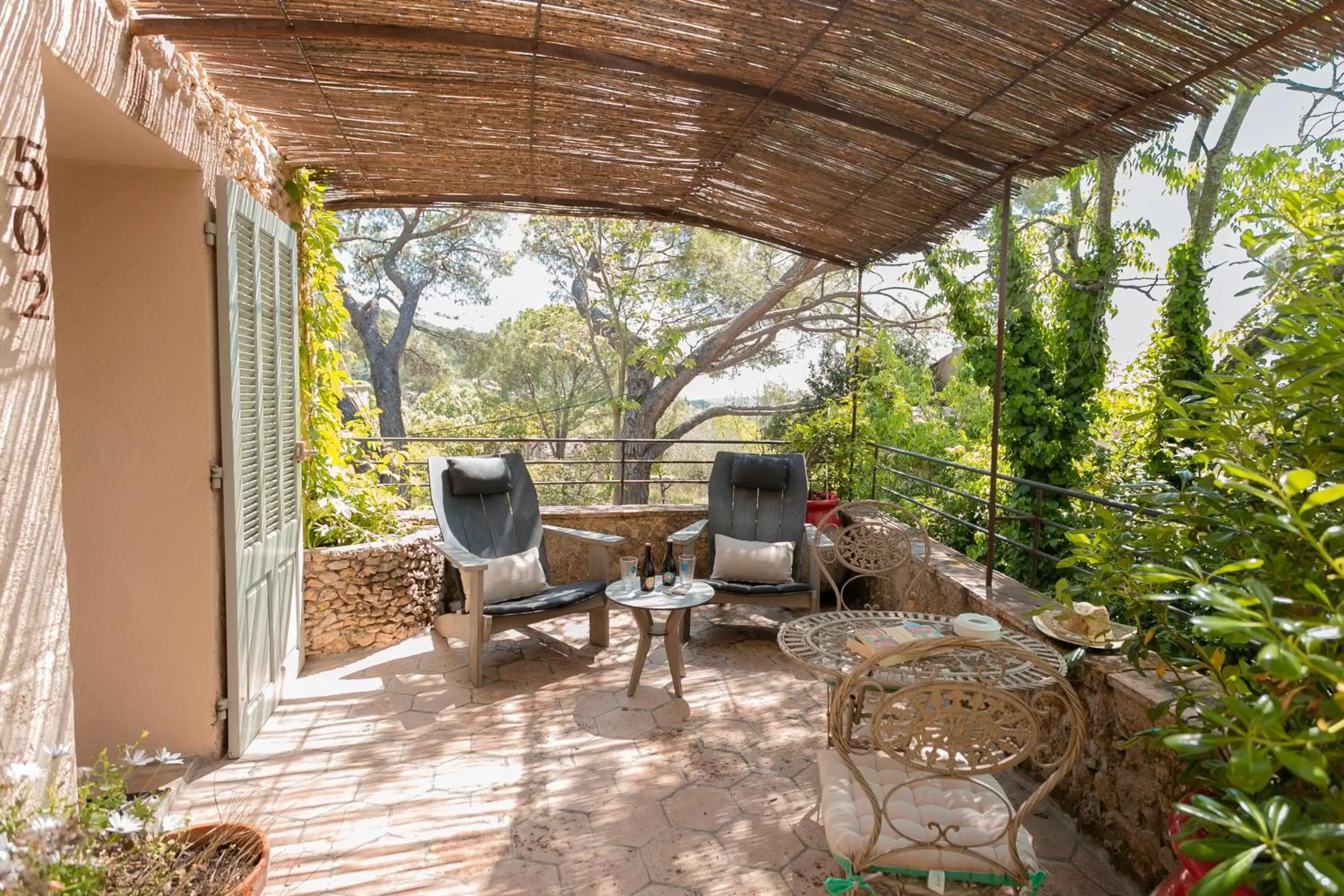 Patio, BBQ Facilities in LOU CALEN