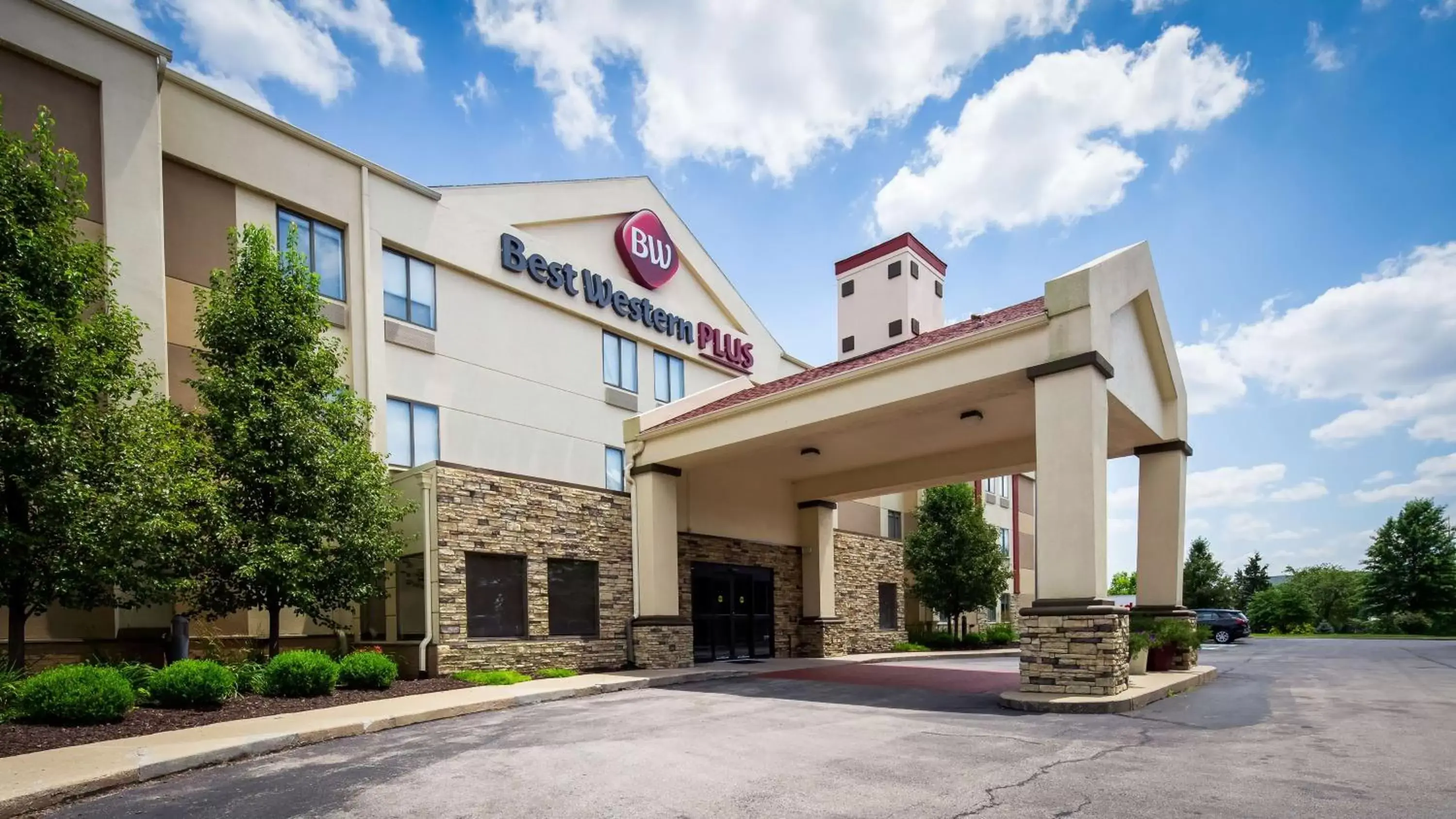 Property Building in Best Western Plus Lee's Summit Hotel & Suites