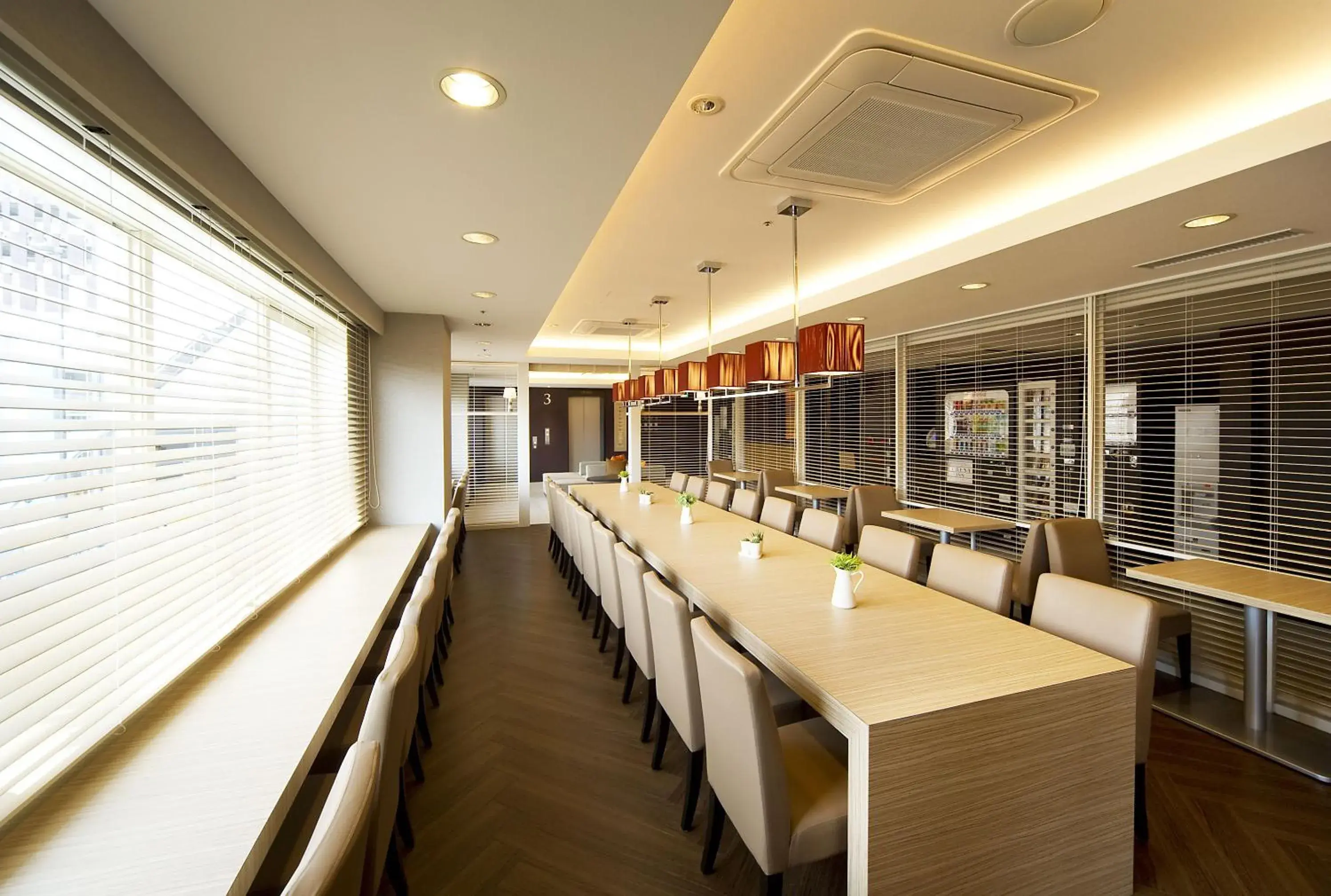 Lounge or bar, Business Area/Conference Room in Sotetsu Fresa Inn Yokohama Totsuka