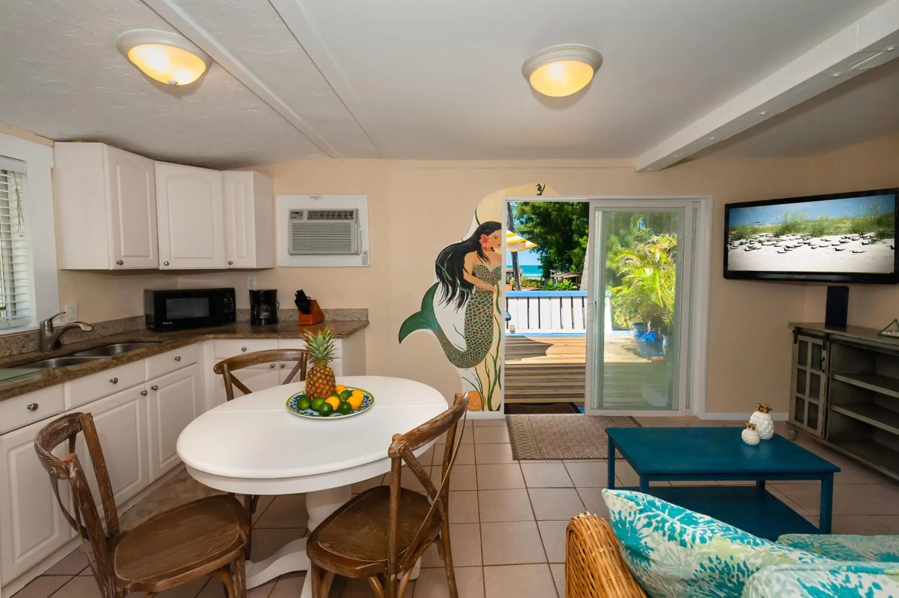 Kitchen or kitchenette in Cedar Cove Resort & Cottages