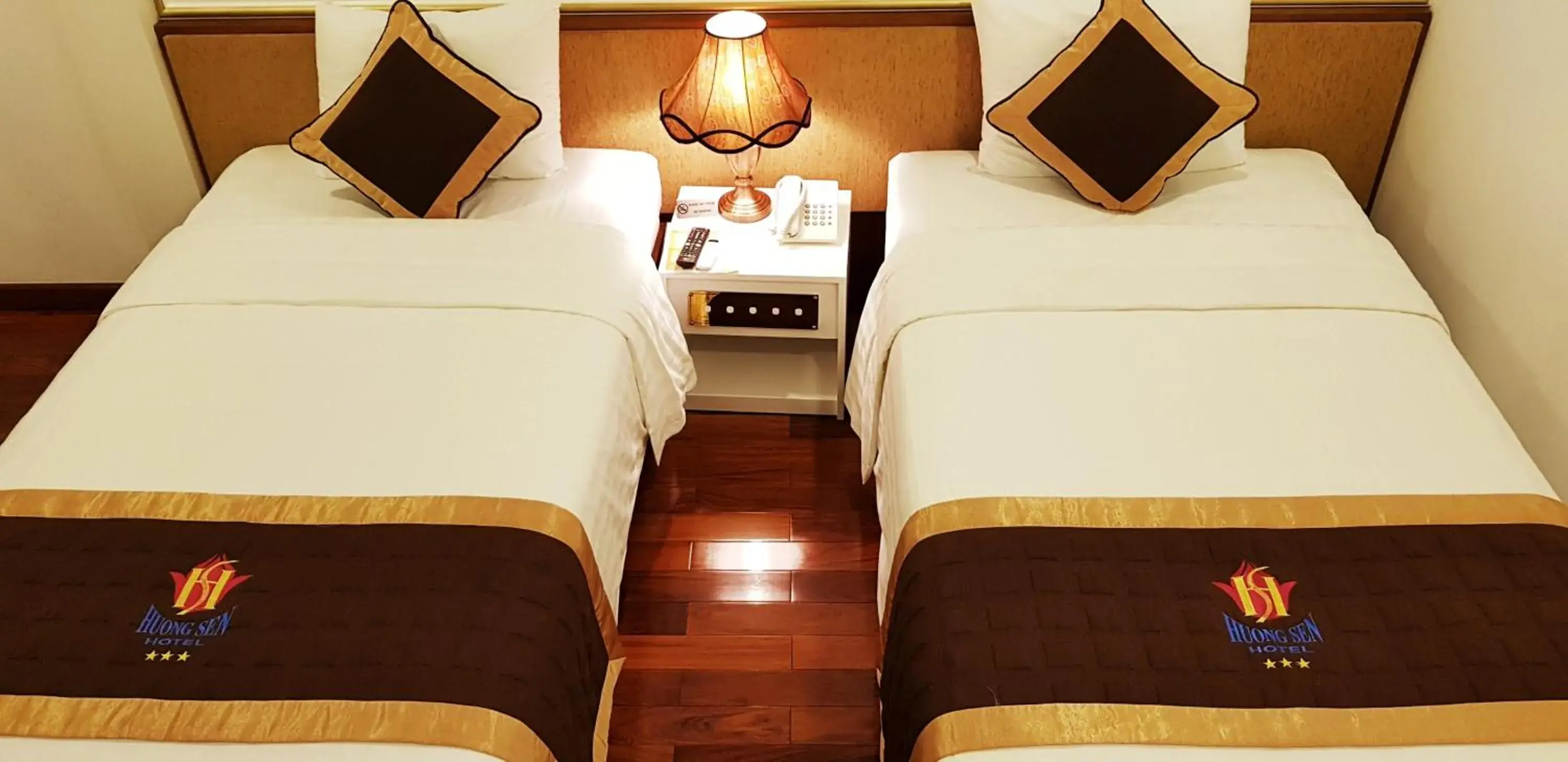 Bed in Huong Sen Annex Hotel