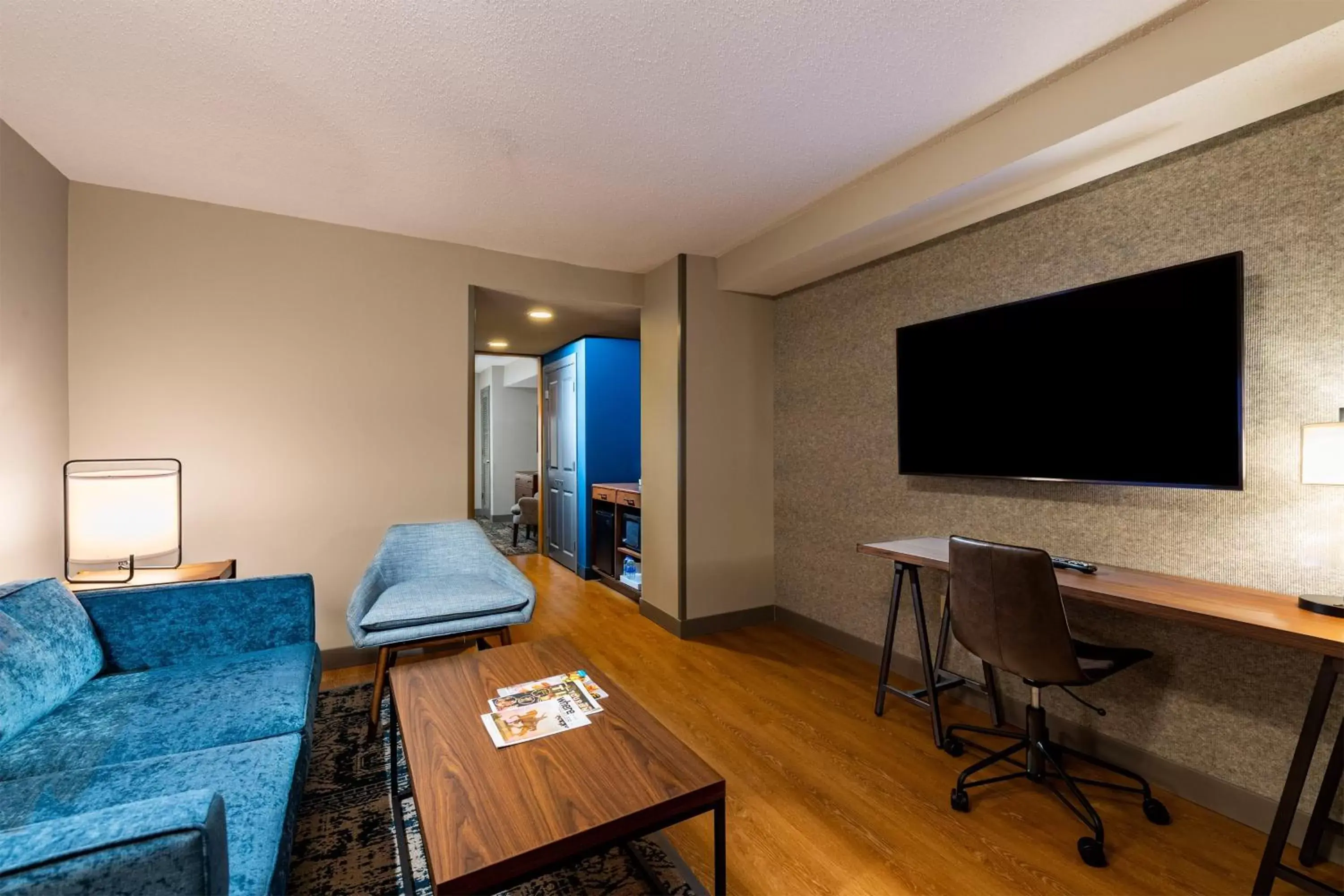 Photo of the whole room, TV/Entertainment Center in Four Points by Sheraton St. Louis - Fairview Heights