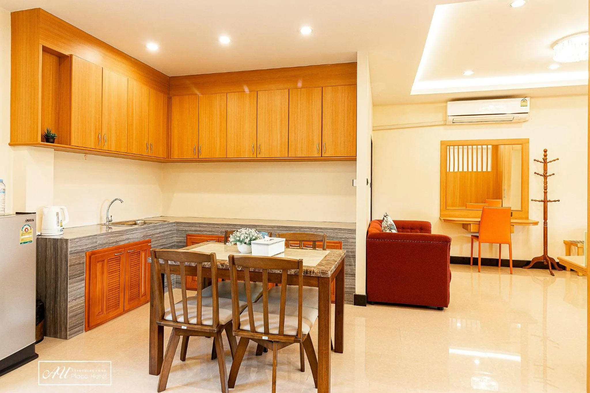 Dining area in AU Place Hotel