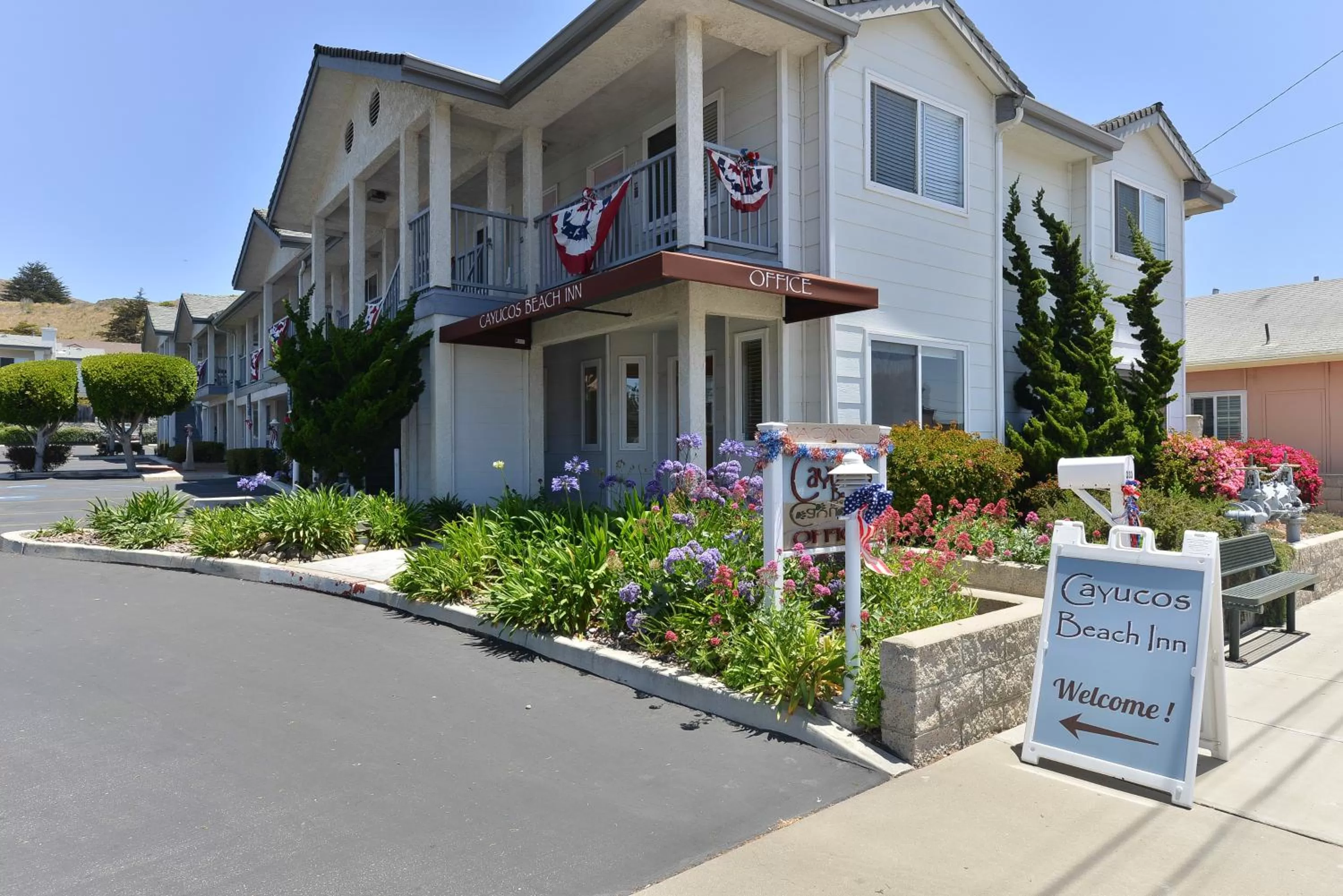 Facade/entrance in Cayucos Beach Inn