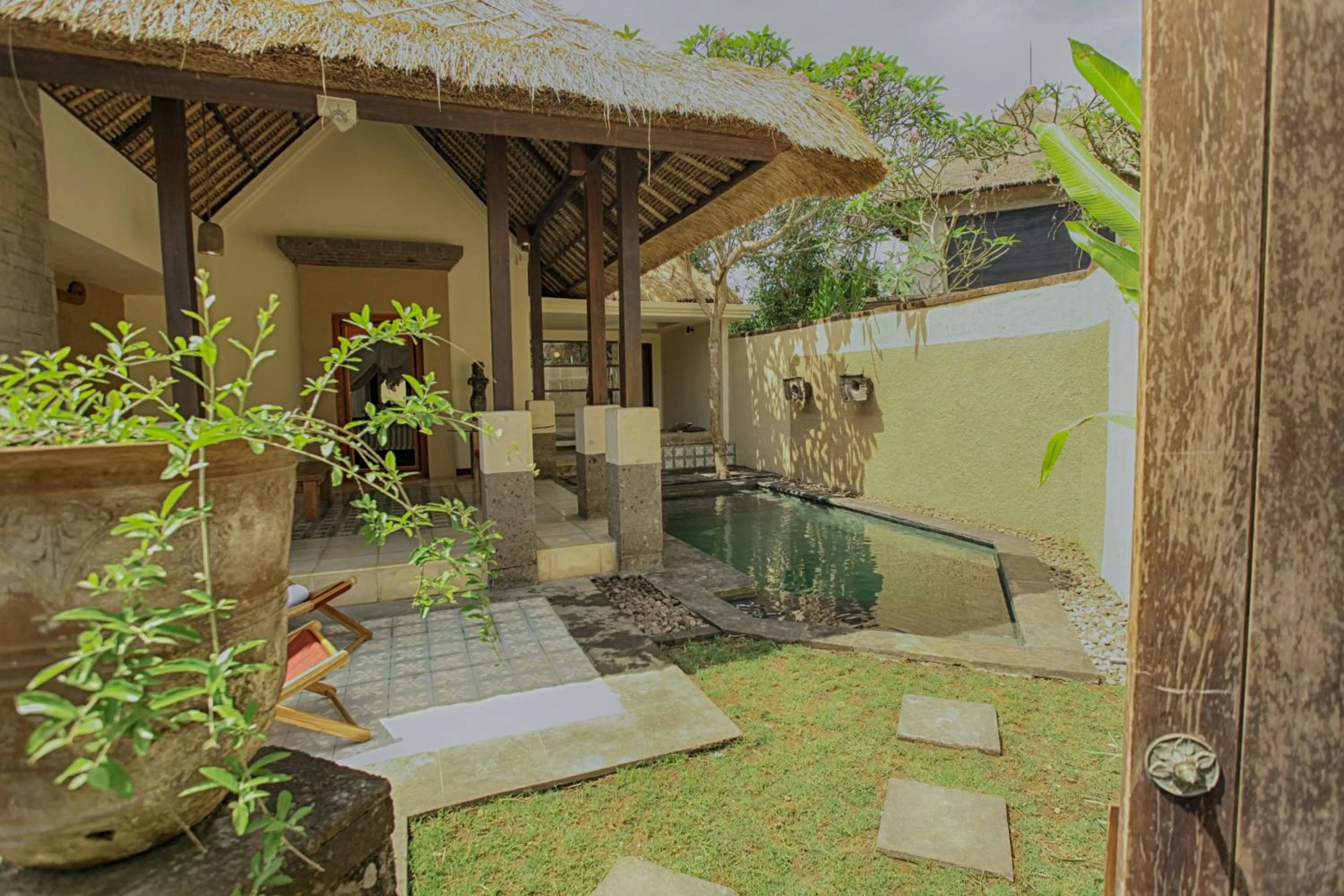 Patio in Visakha Sanur by Puri Signatures