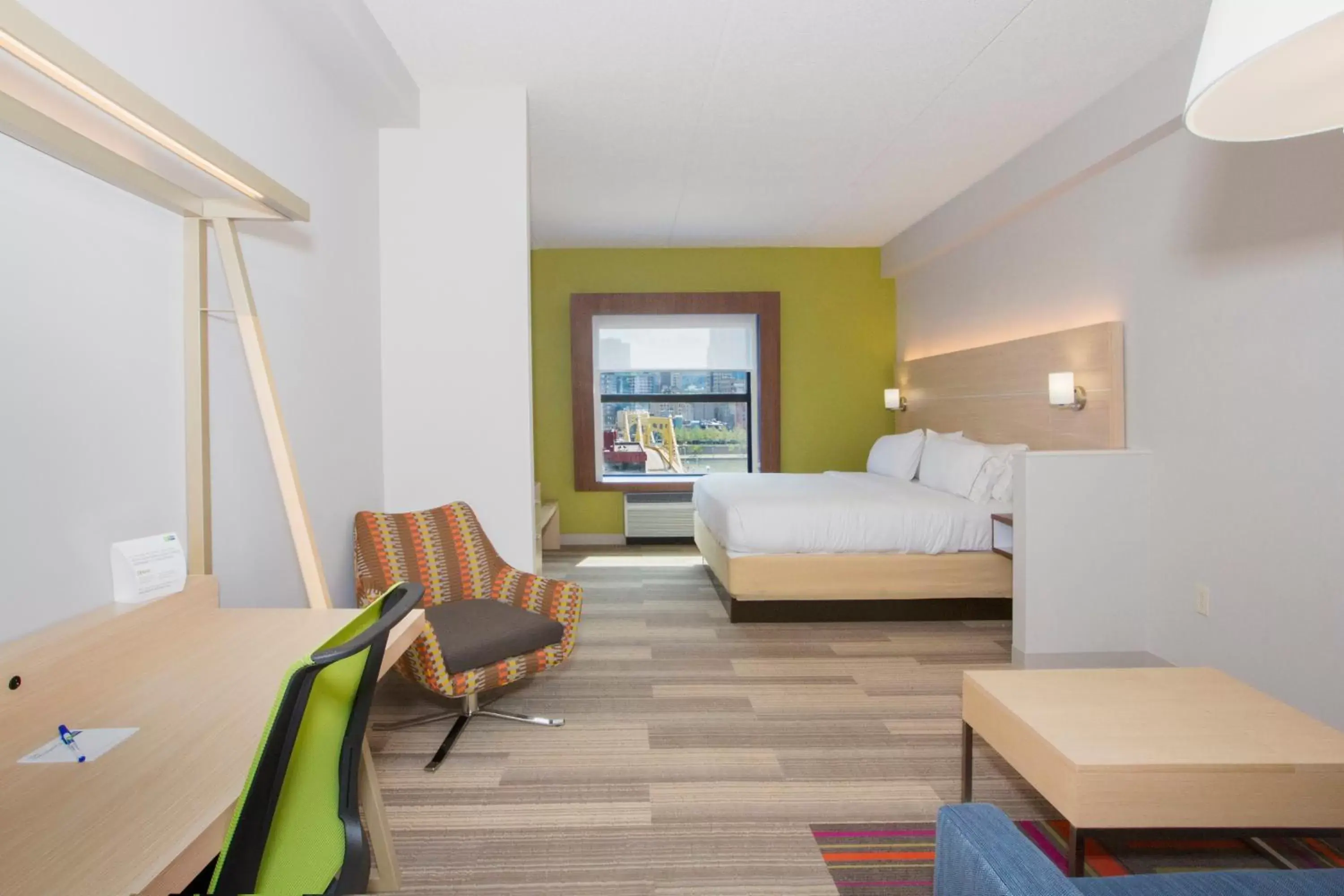 Photo of the whole room in Holiday Inn Express & Suites Pittsburgh North Shore, an IHG Hotel