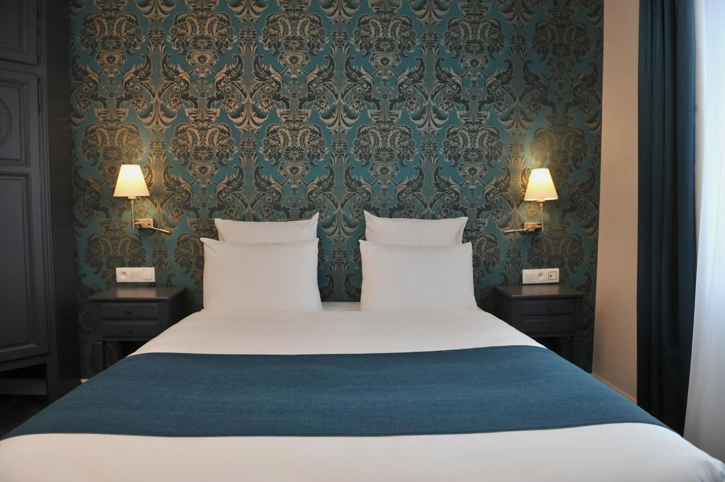Bed, Room Photo in Mercure Paris Saint Cloud Hippodrome