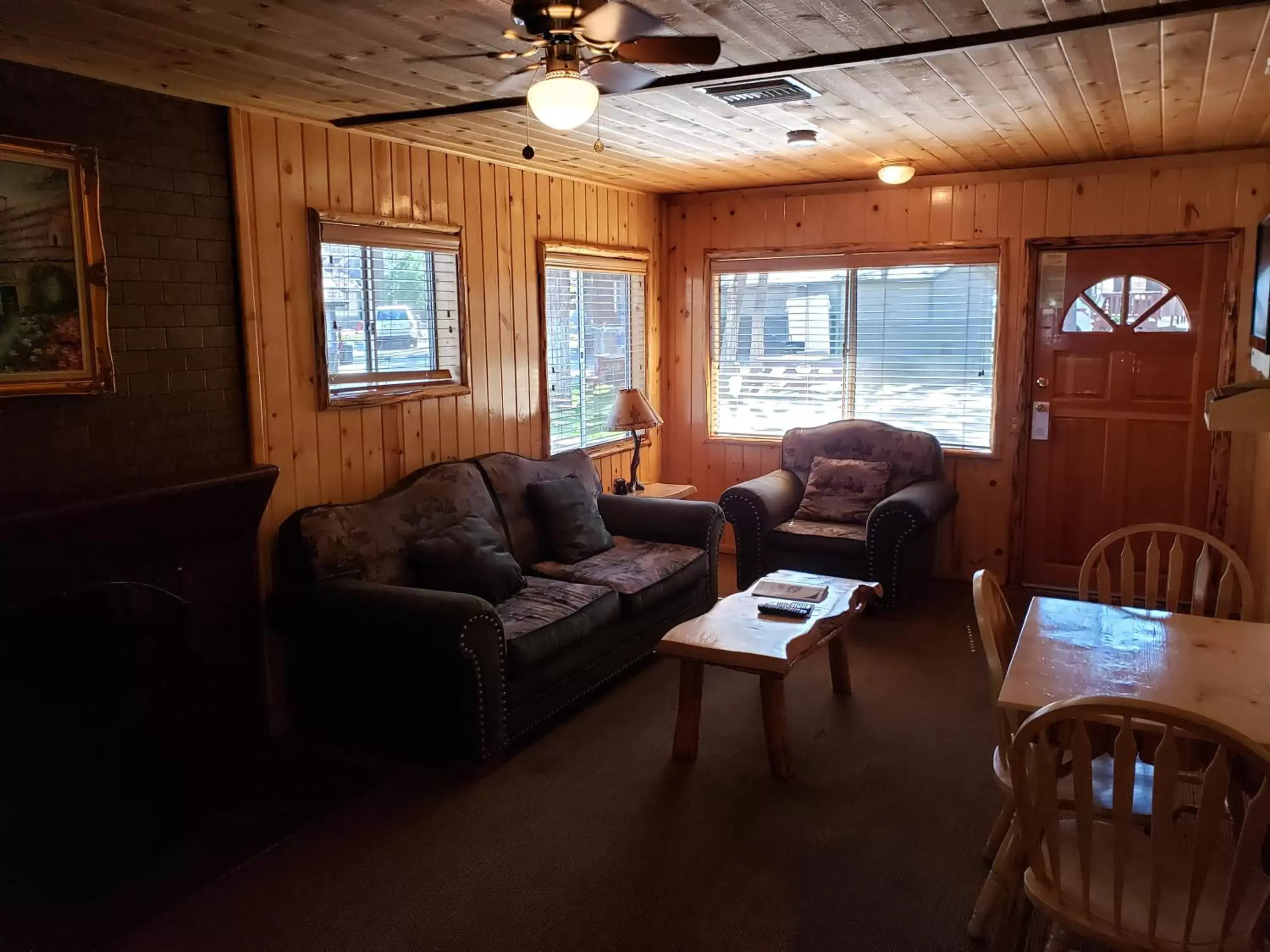 Living room, Seating Area in Big Bear Frontier