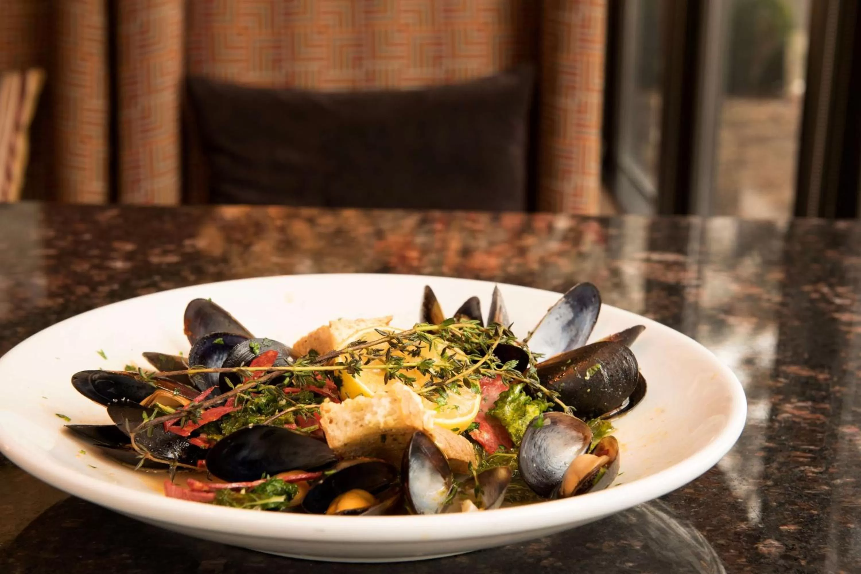 Restaurant/places to eat in Hilton Chicago/Oak Lawn