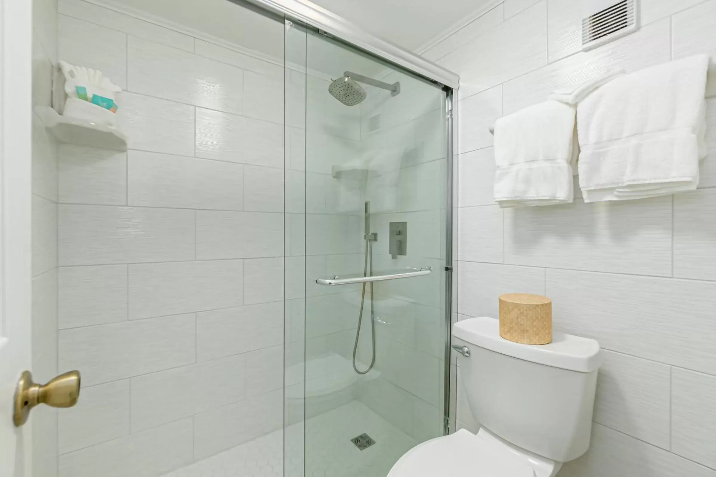 Shower, Bathroom in Tuckaway Shores Resort