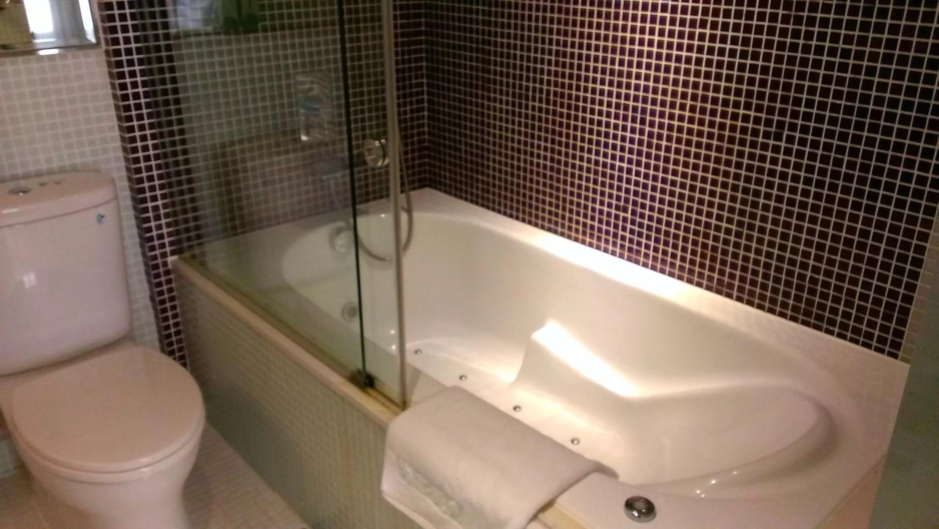 Bathroom in Saual Keh Hotel