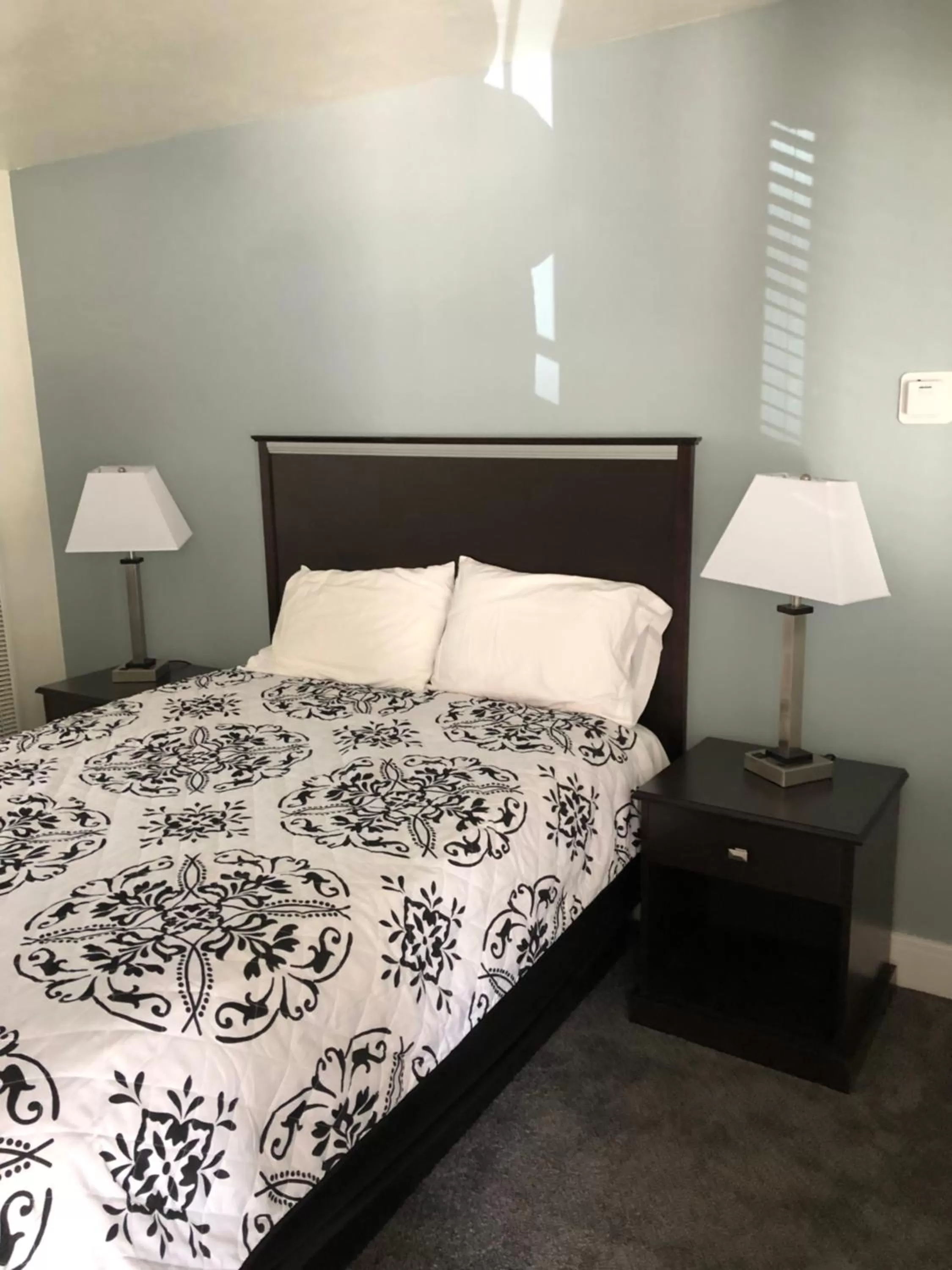 Bed in El Rancho Motel