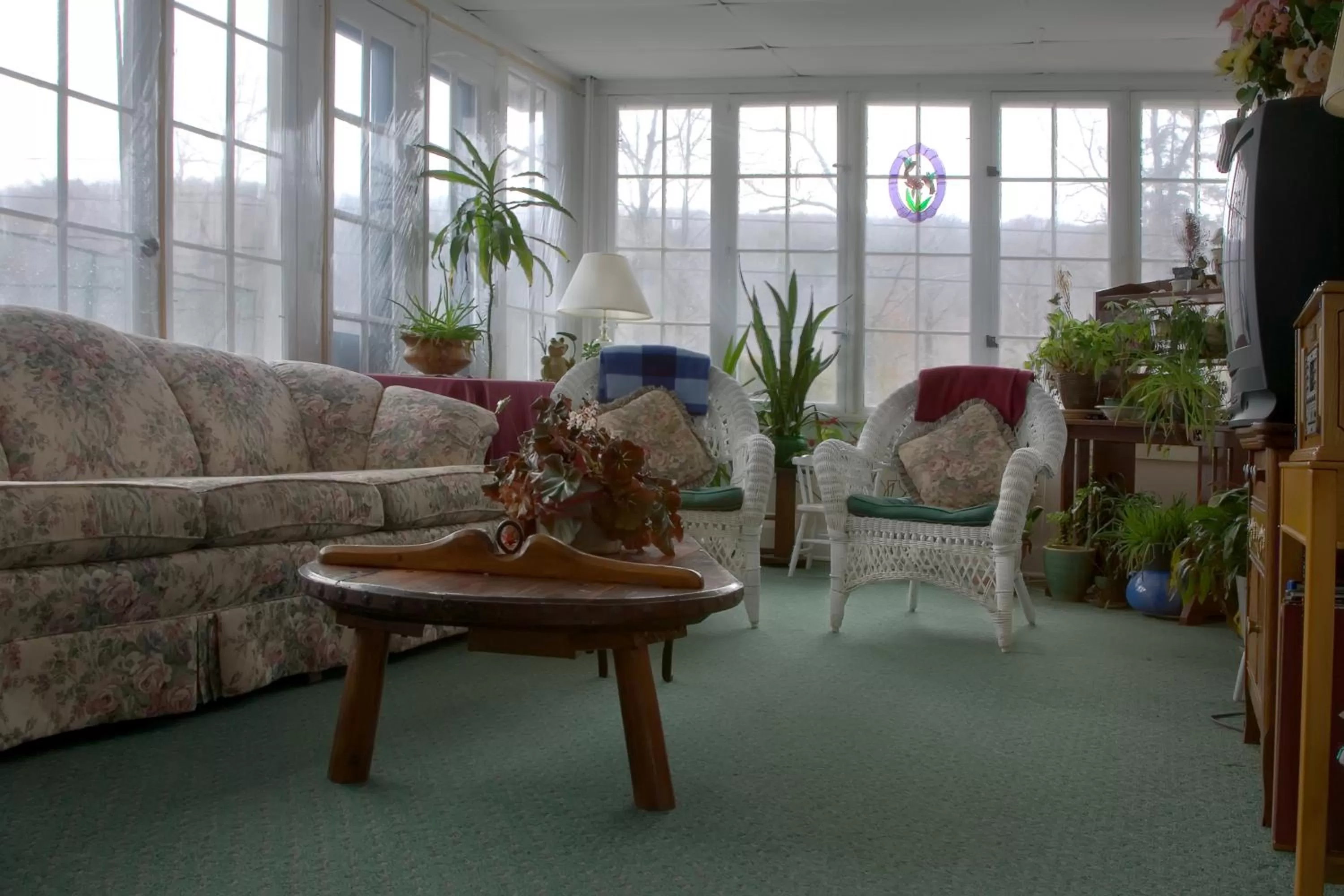 Communal lounge/ TV room in Inn at Starlight Lake & Restaurant