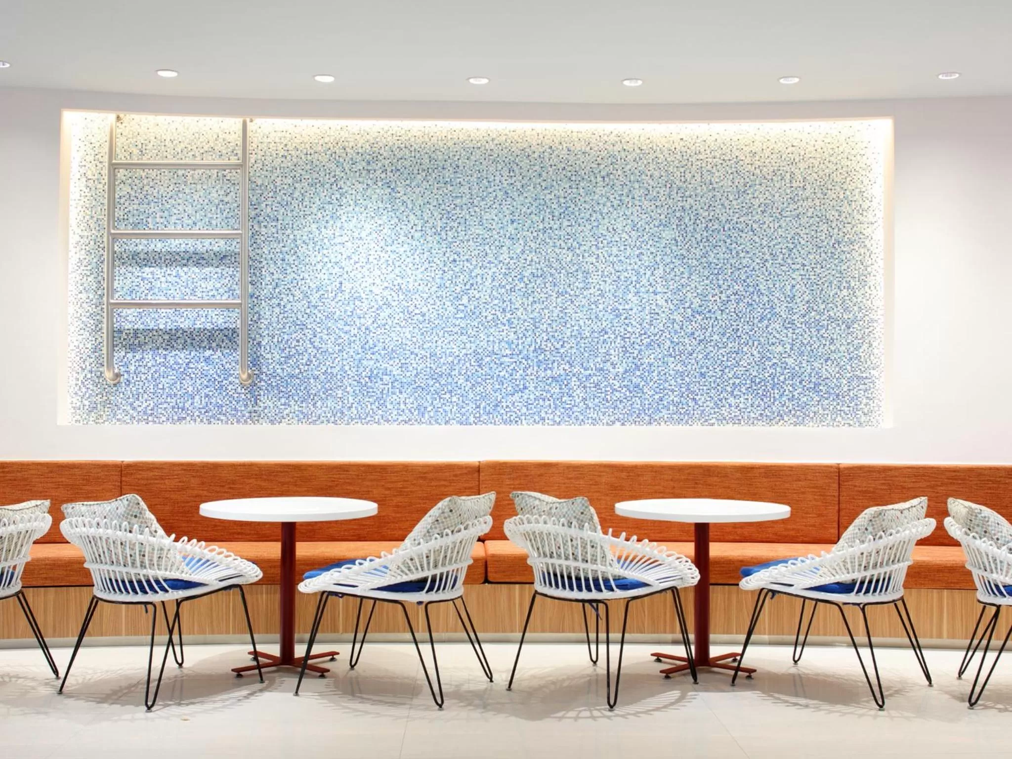 Restaurant/places to eat in Holiday Inn Express Baruna by IHG