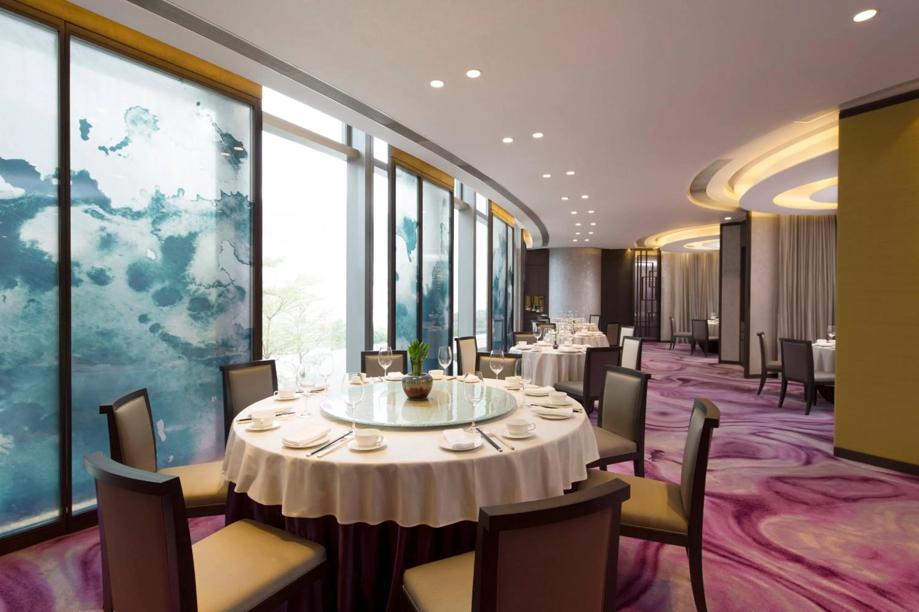 Restaurant/places to eat in Crowne Plaza Hong Kong Kowloon East by IHG