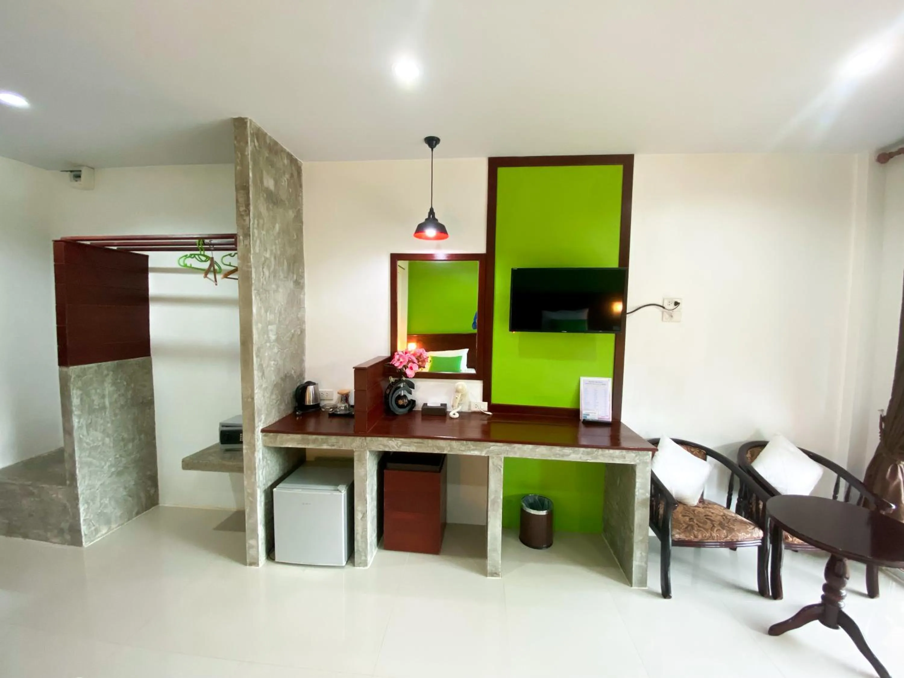 TV and multimedia in Hatzanda Lanta Resort - SHA Extra Plus