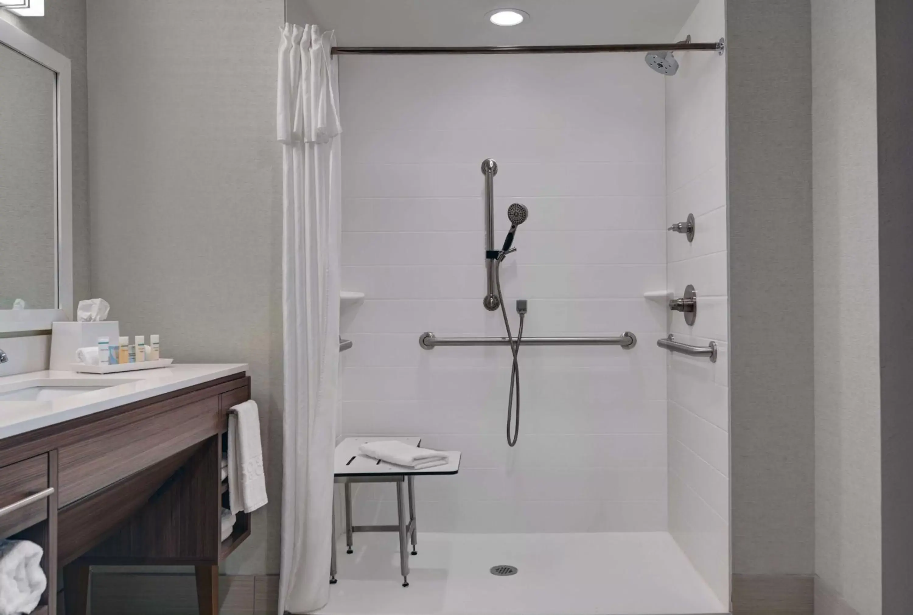 Bathroom in Home2 Suites By Hilton Bentonville Rogers